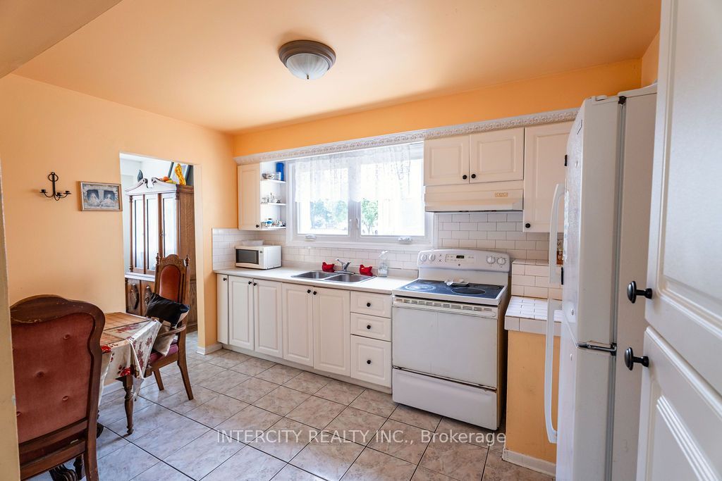 100 Dixon Road Property Photo 9