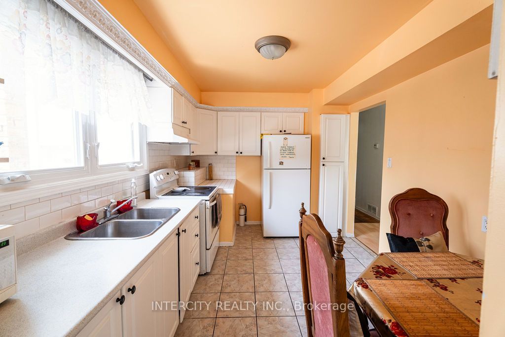 100 Dixon Road Property Photo 10