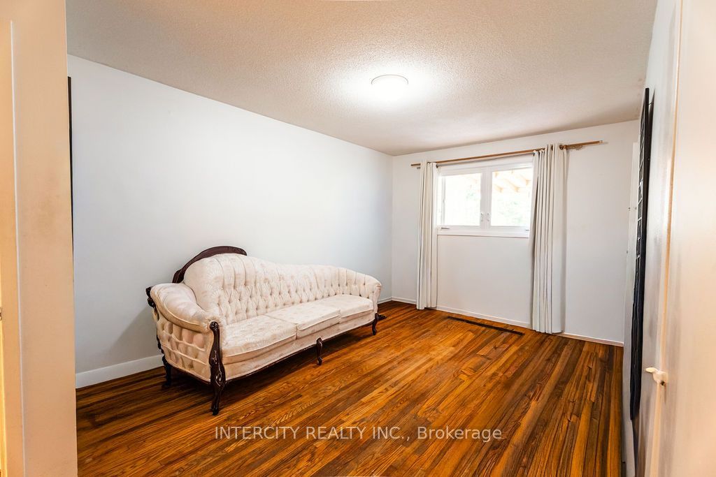 100 Dixon Road Property Photo 11