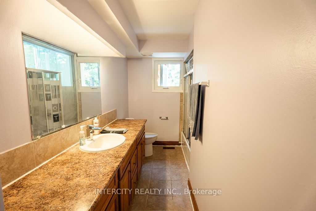 100 Dixon Road Property Photo 13