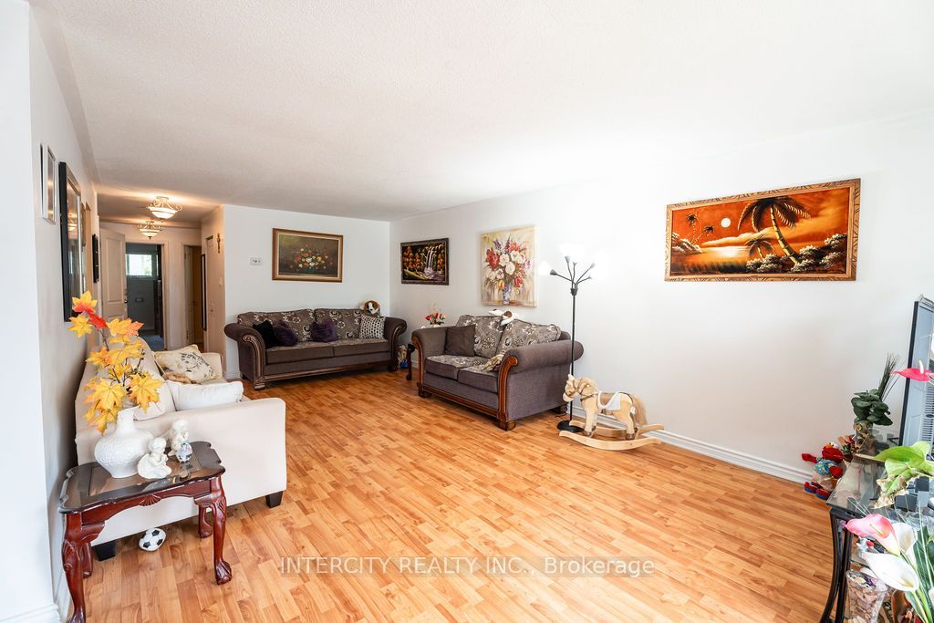 100 Dixon Road Property Photo 15