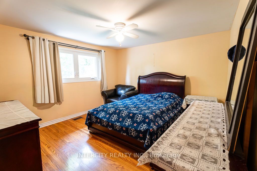100 Dixon Road Property Photo 17