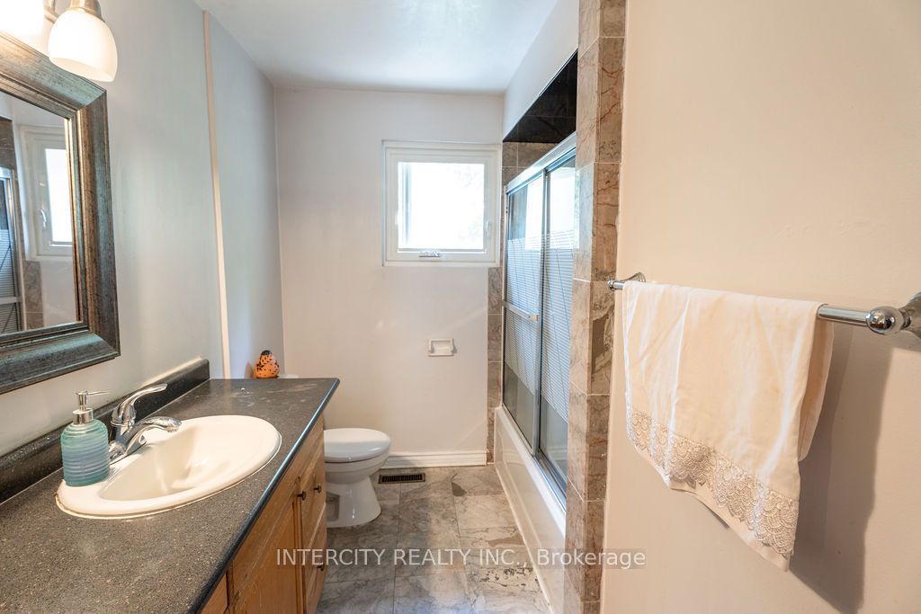 100 Dixon Road Property Photo 18