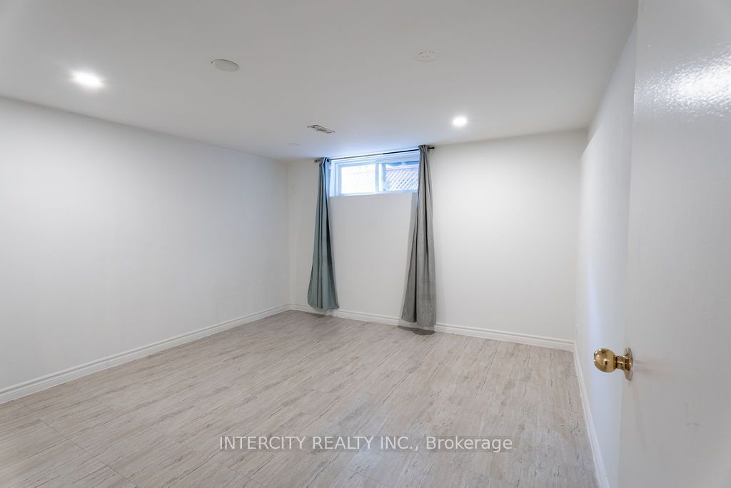 100 Dixon Road Property Photo 21