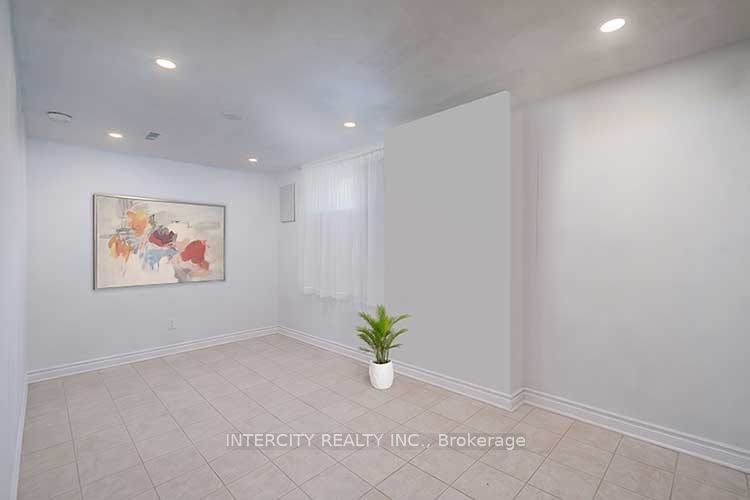 100 Dixon Road Property Photo 25