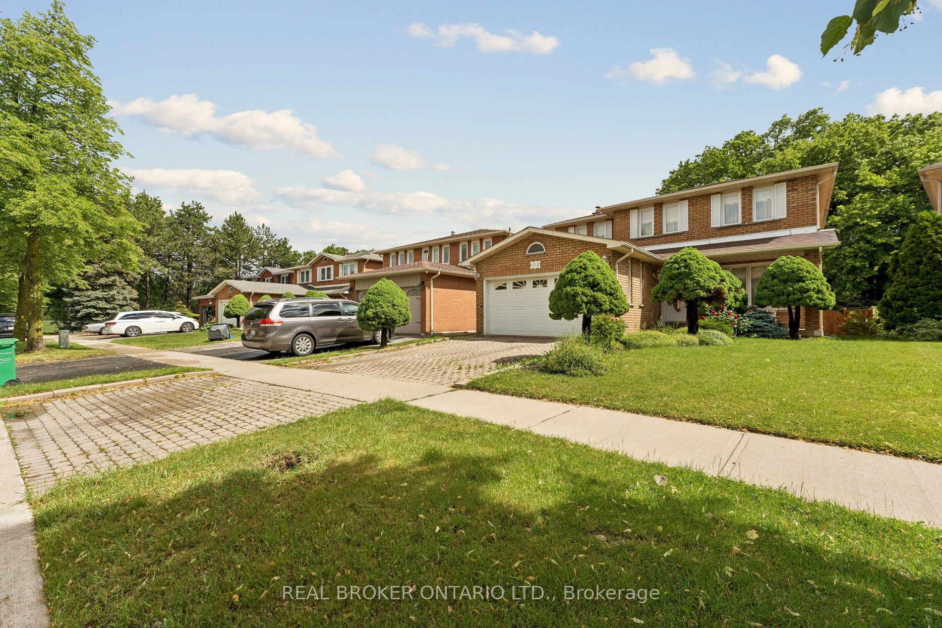 102 Coronation Circle Property Photo 2