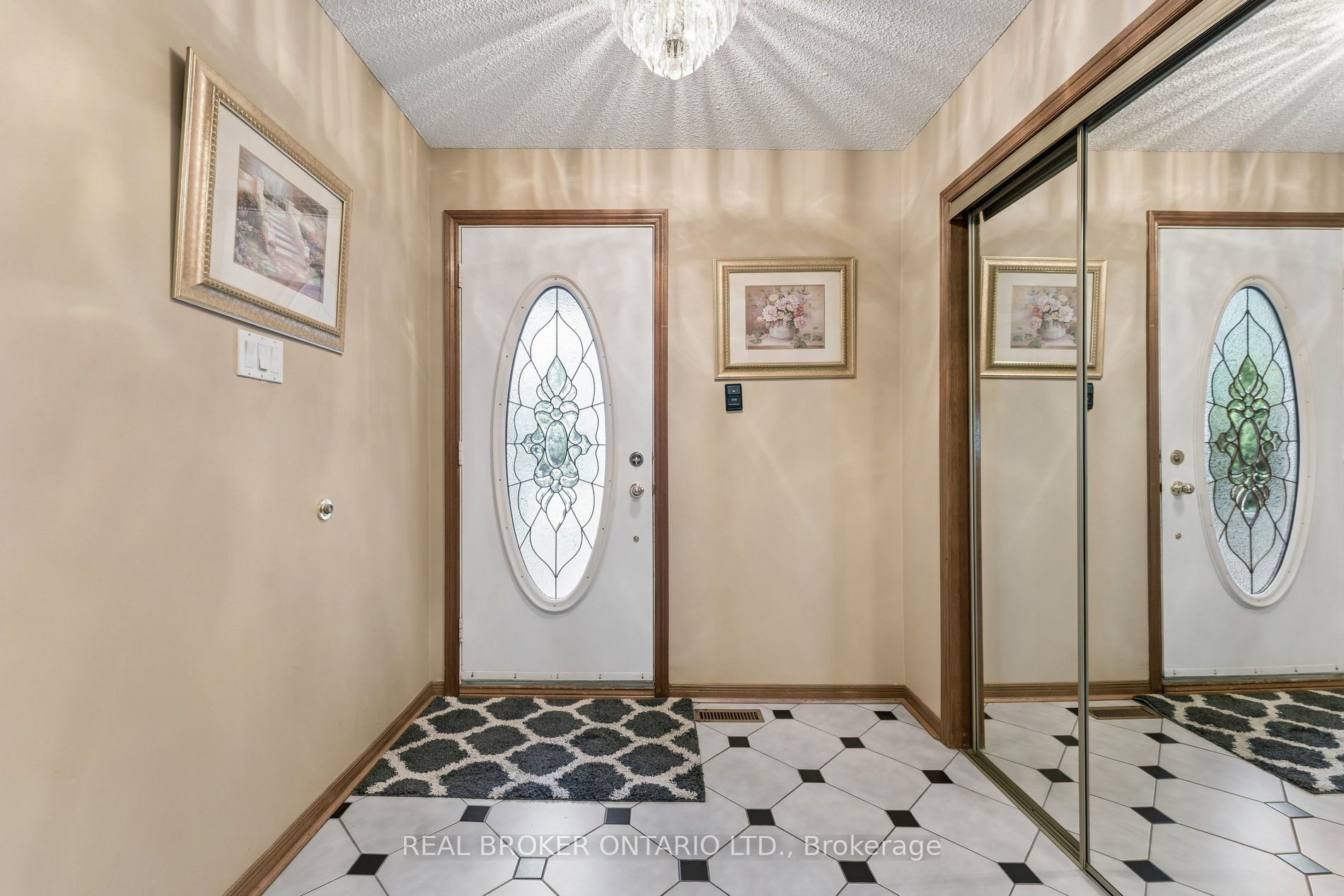 102 Coronation Circle Property Photo 5