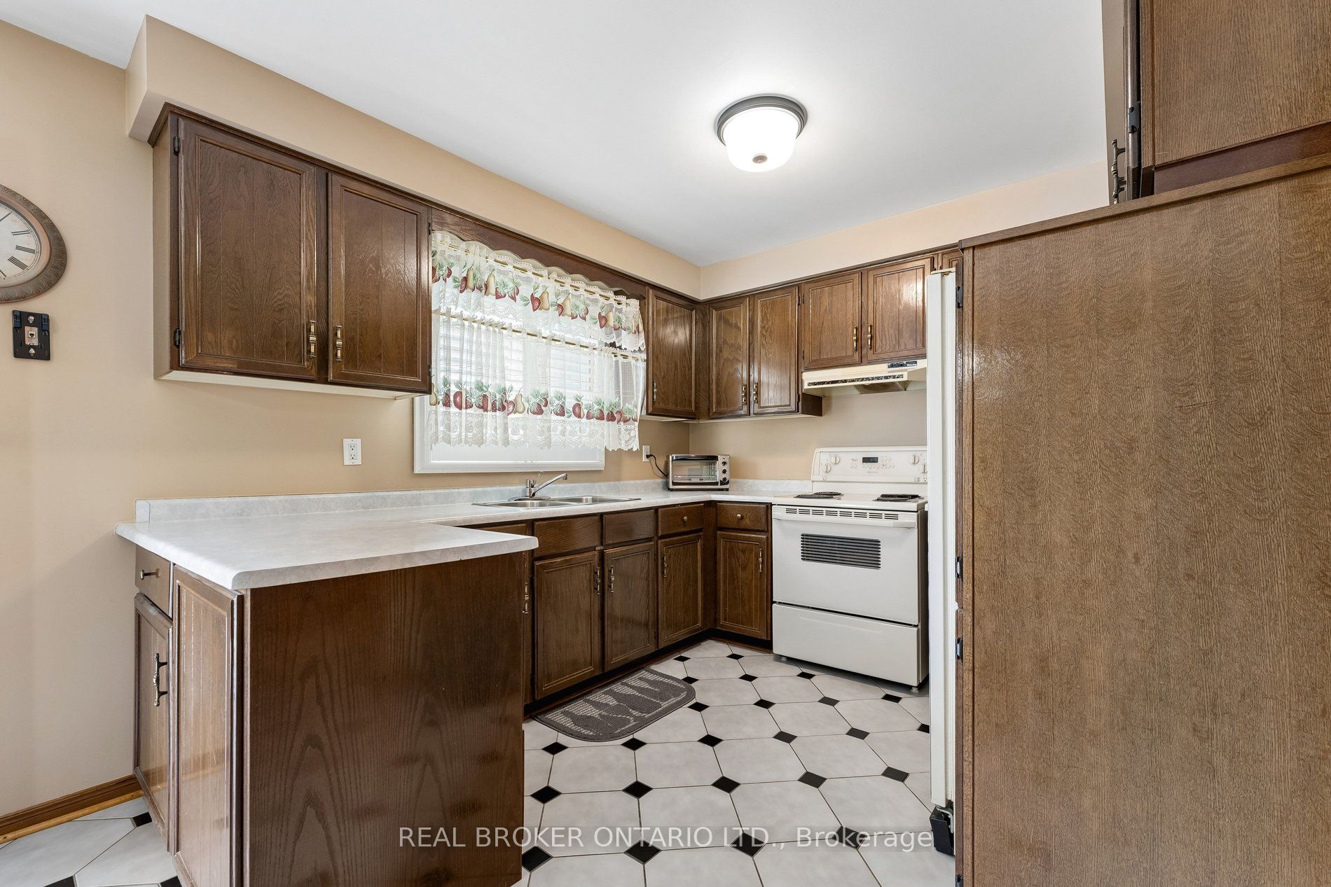 102 Coronation Circle Property Photo 11