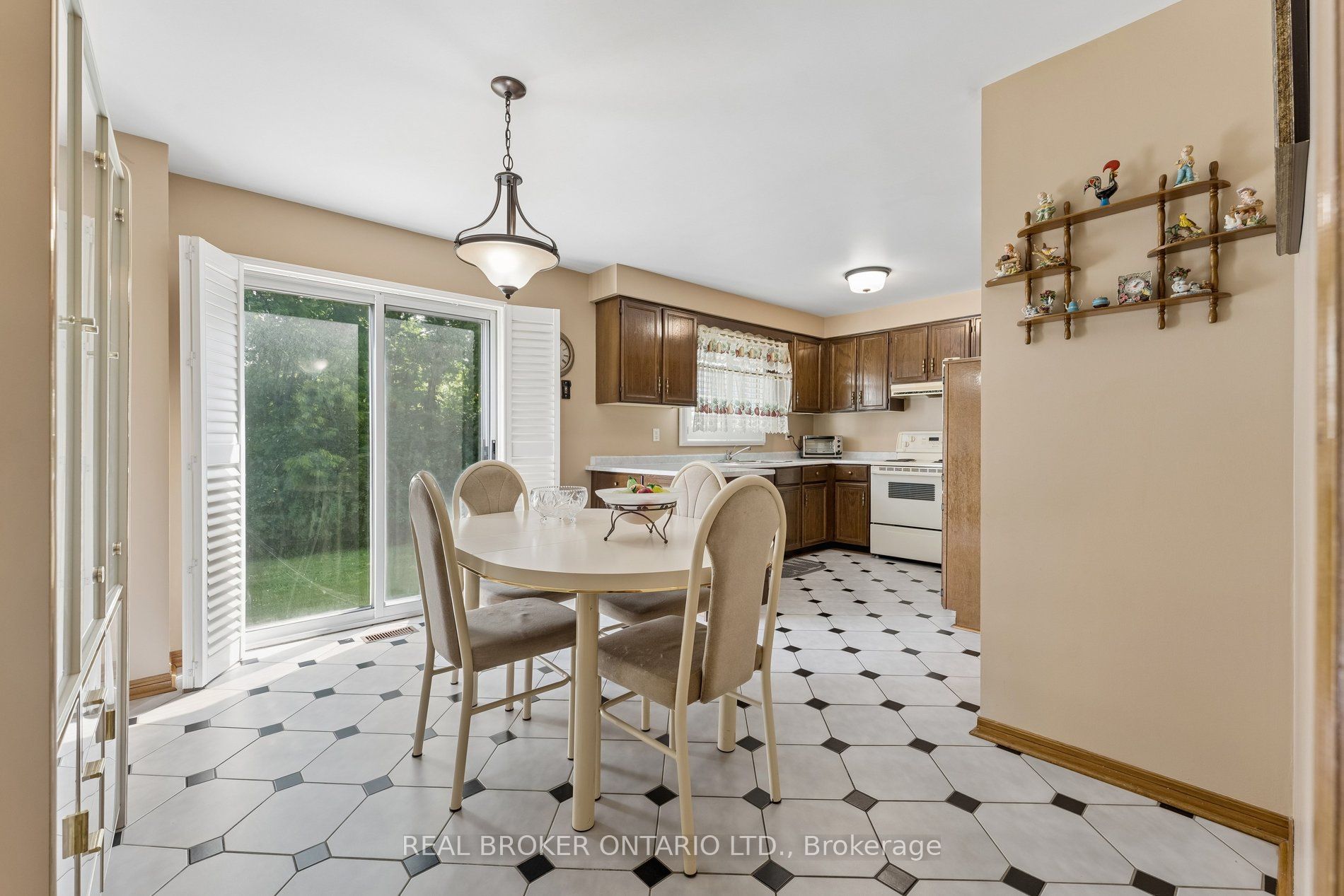 102 Coronation Circle Property Photo 14