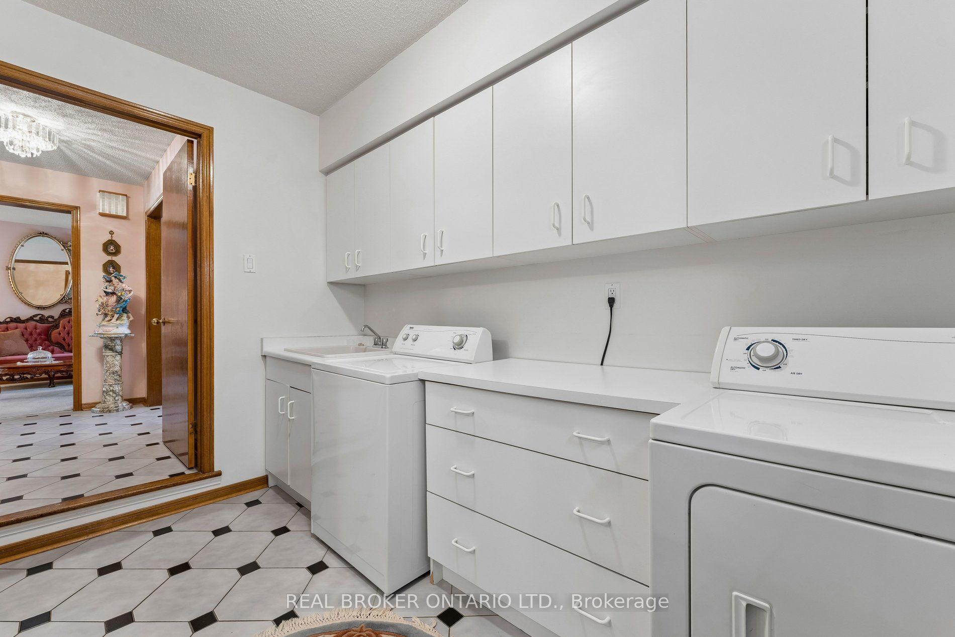 102 Coronation Circle Property Photo 18