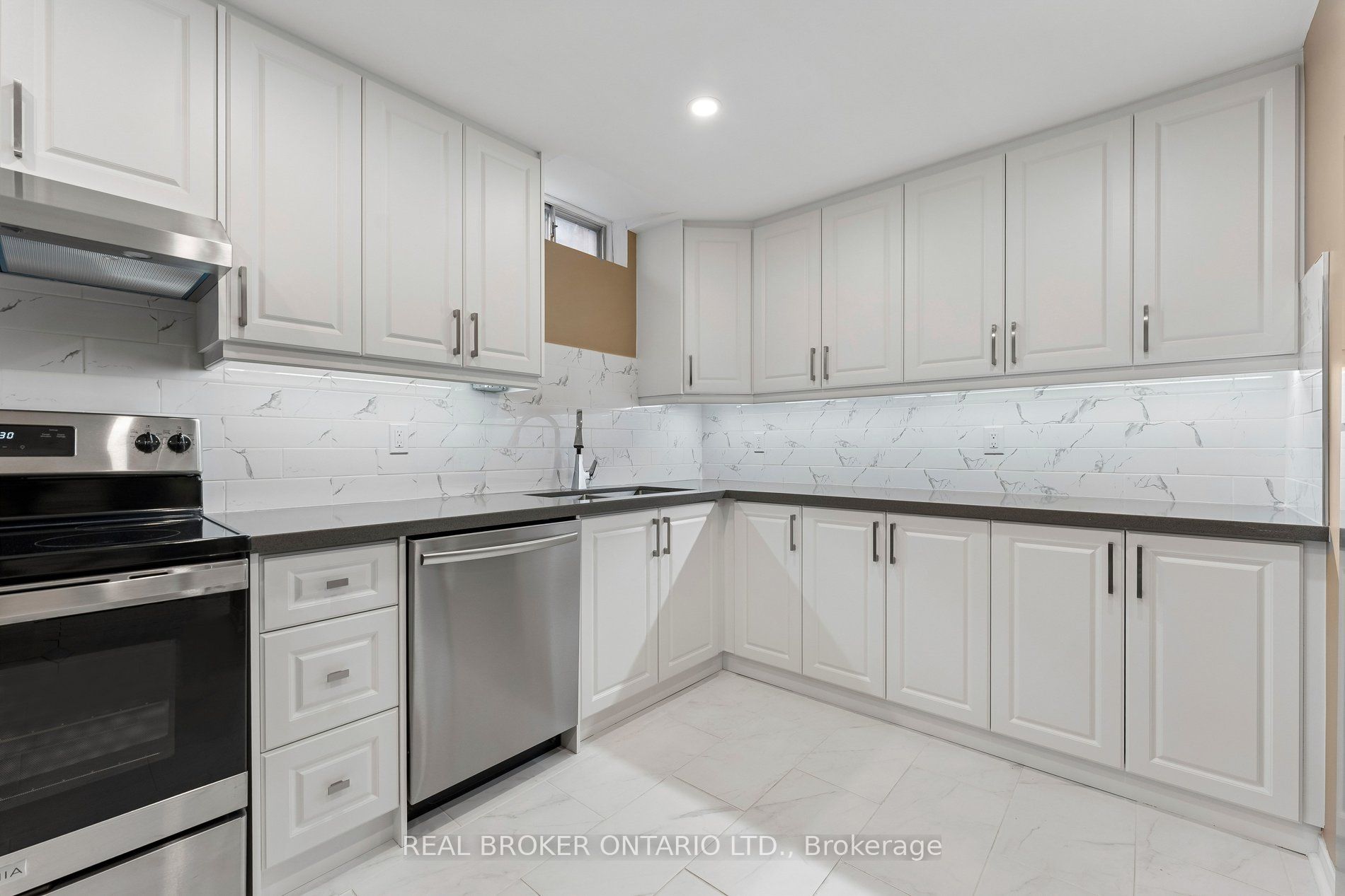 102 Coronation Circle Property Photo 36