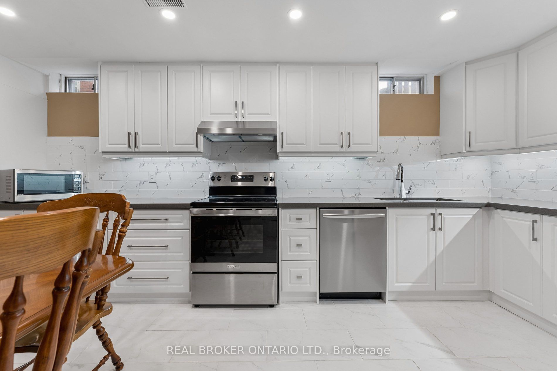 102 Coronation Circle Property Photo 37