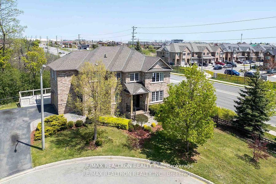 12 Edgevalley Court Property Photo 3