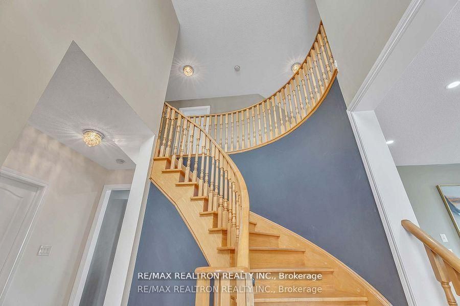 12 Edgevalley Court Property Photo 27