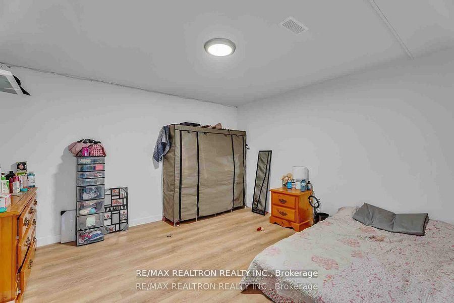 12 Edgevalley Court Property Photo 43