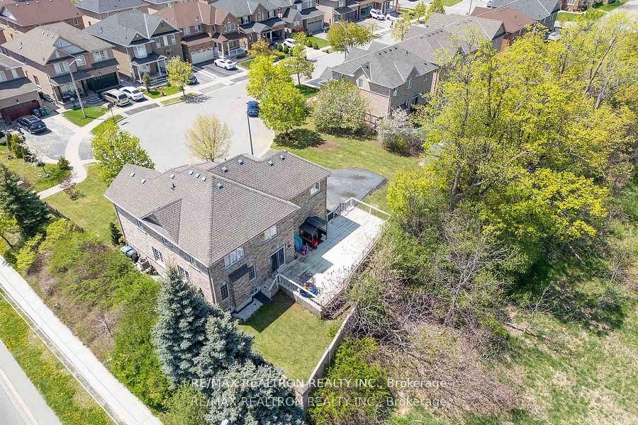 12 Edgevalley Court Property Photo 45