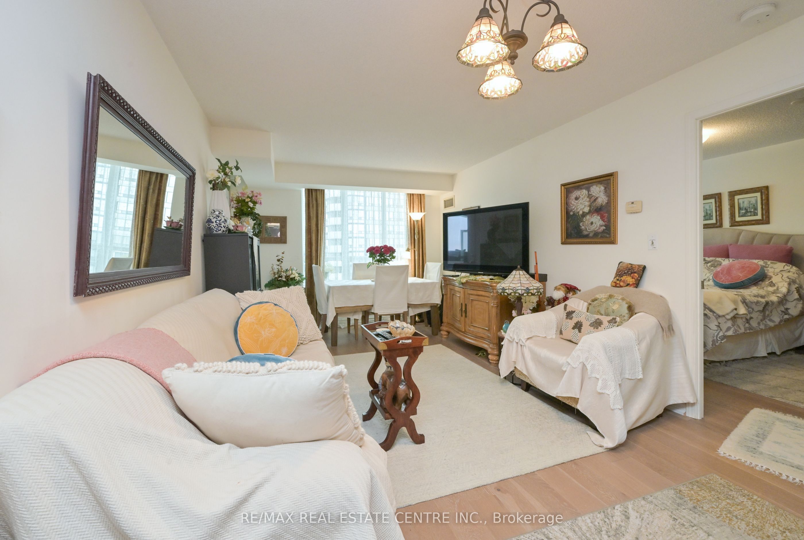 335 Rathburn Road W 1108 Property Photo 6
