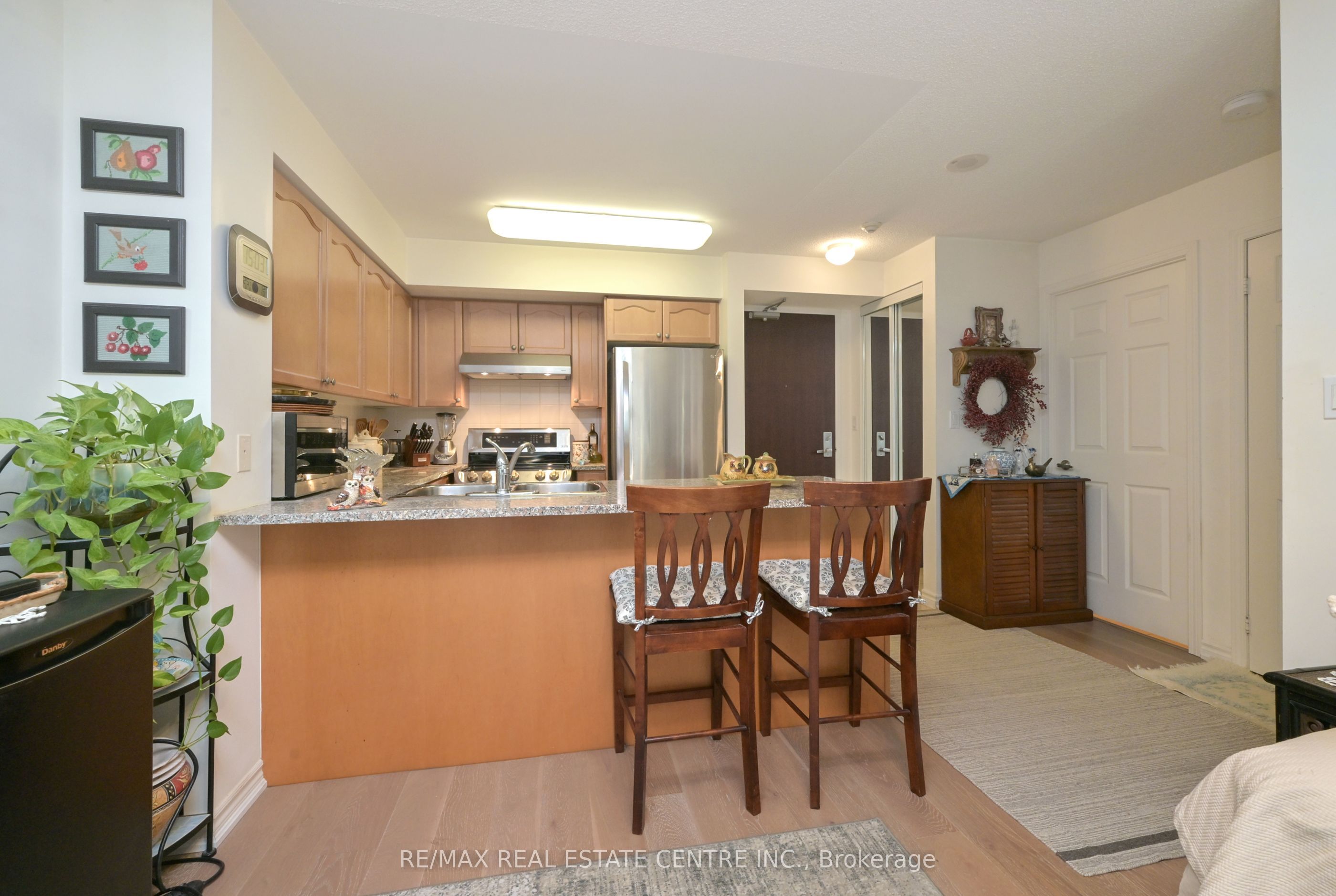 335 Rathburn Road W 1108 Property Photo 14
