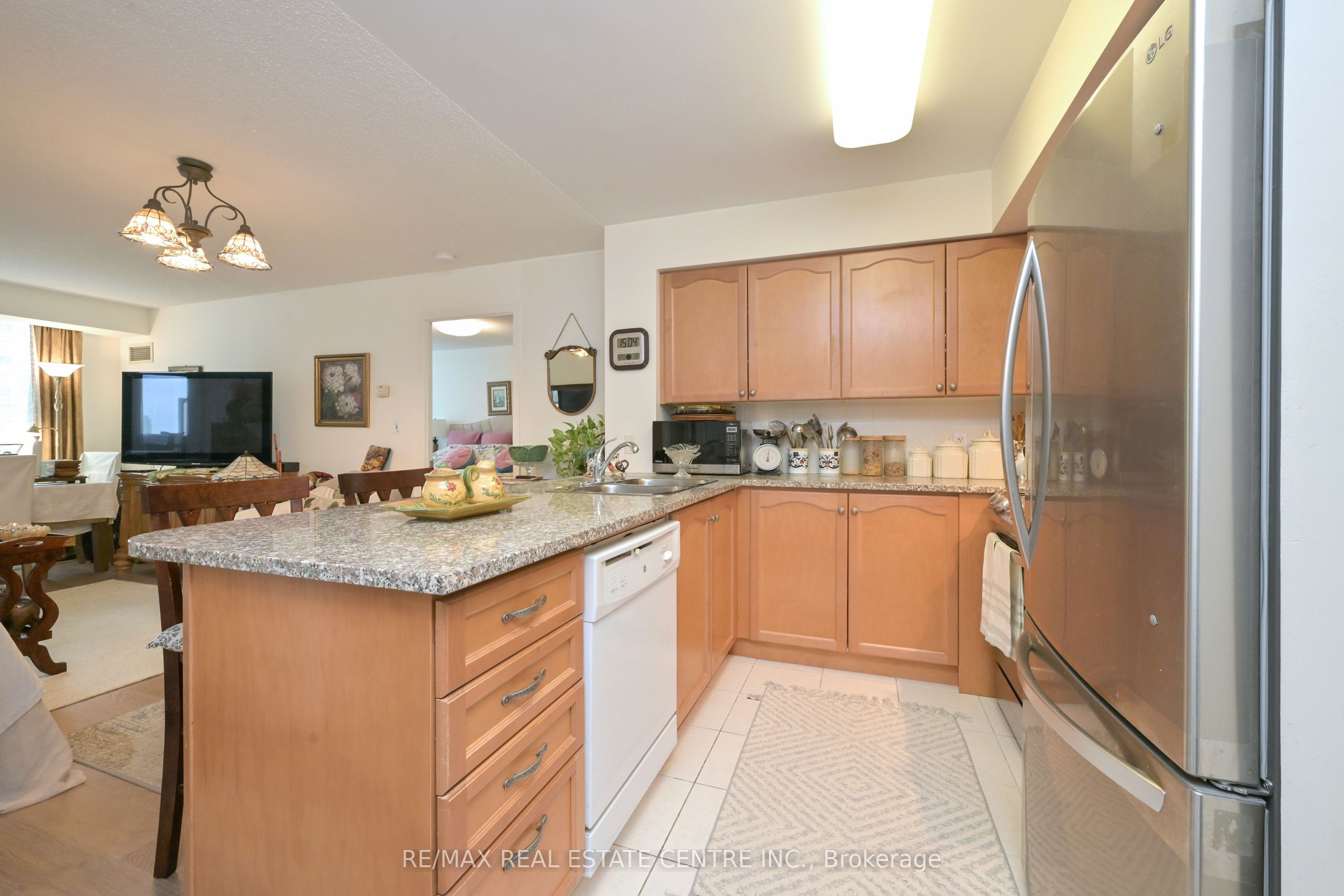 335 Rathburn Road W 1108 Property Photo 16