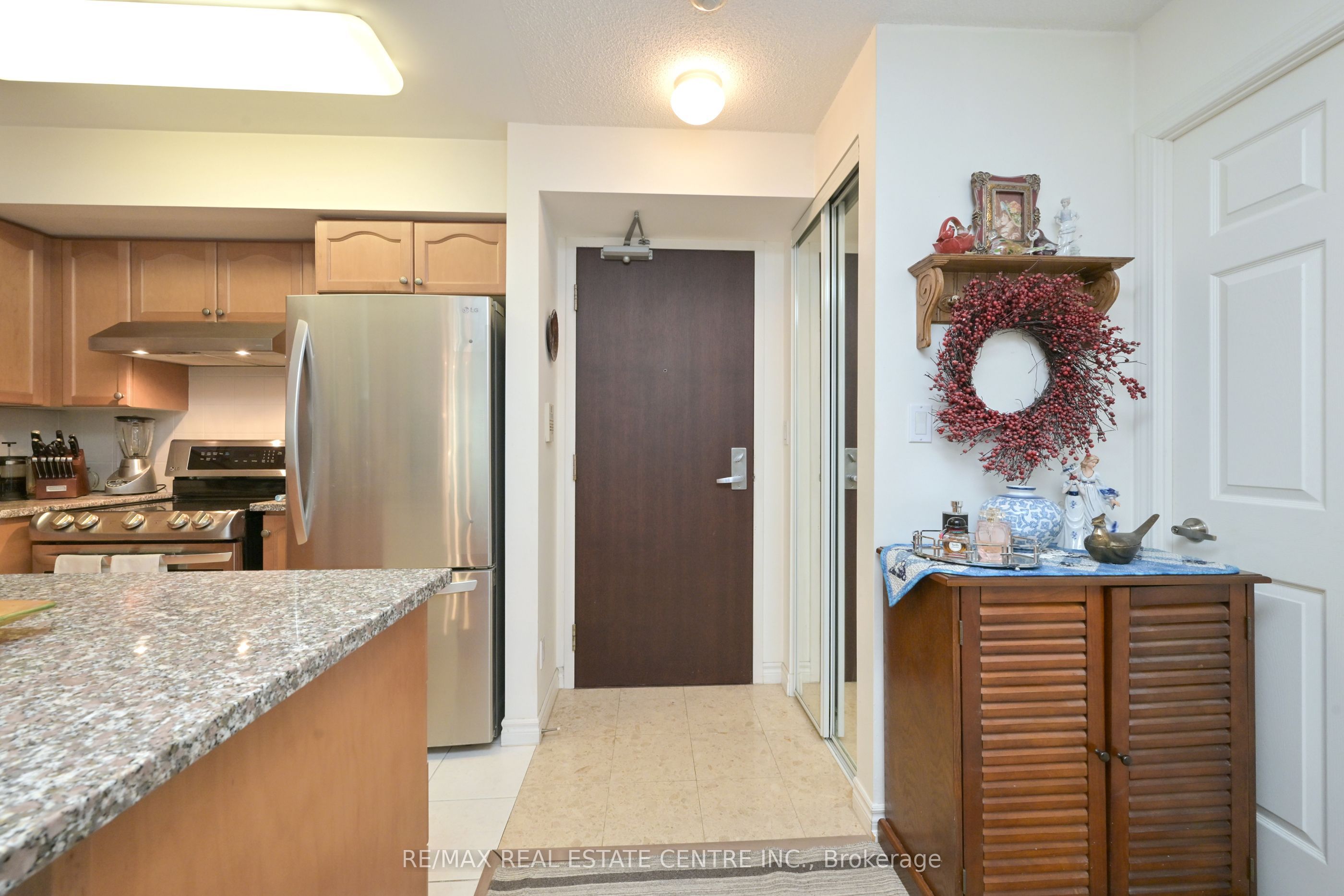 335 Rathburn Road W 1108 Property Photo 17