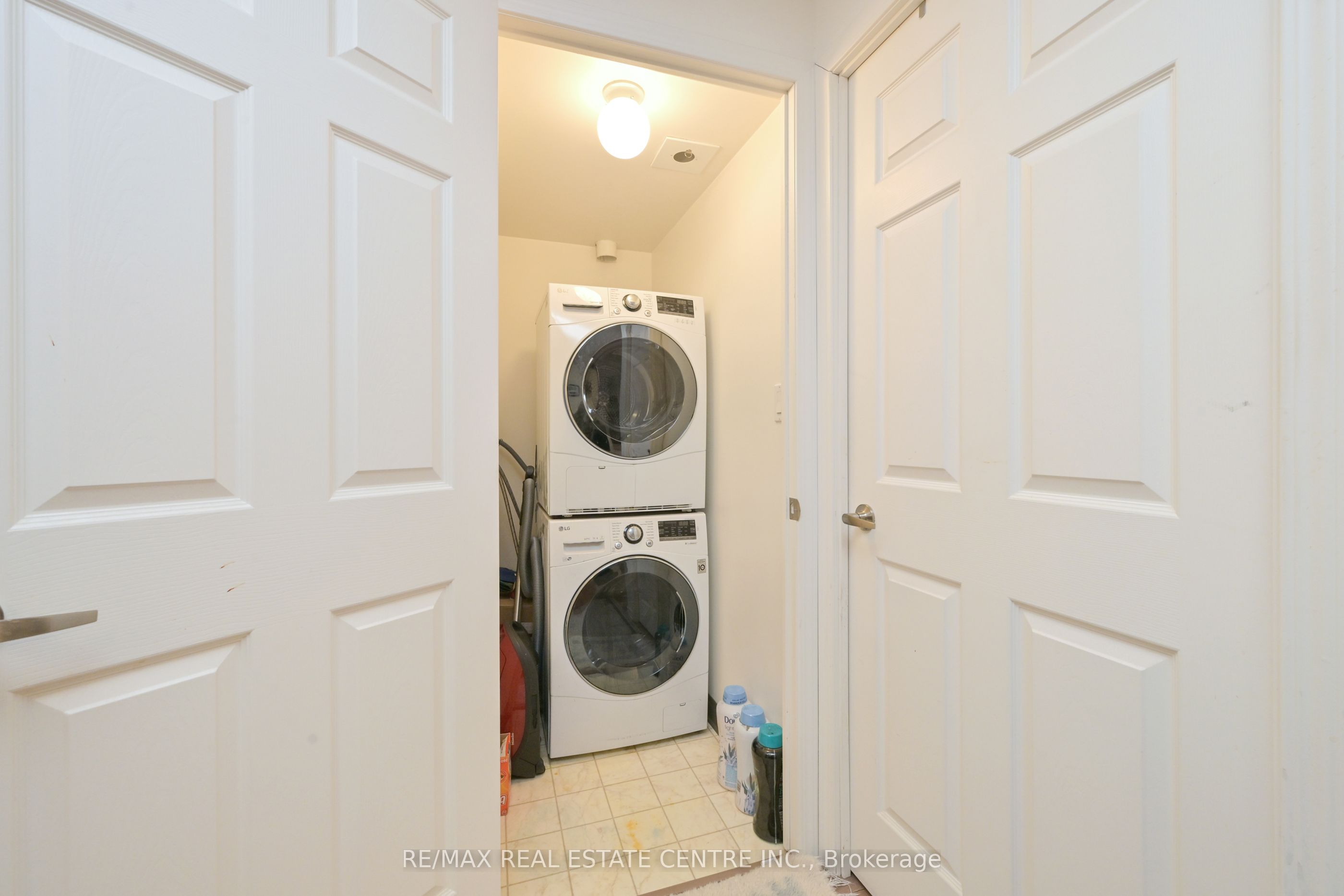 335 Rathburn Road W 1108 Property Photo 18