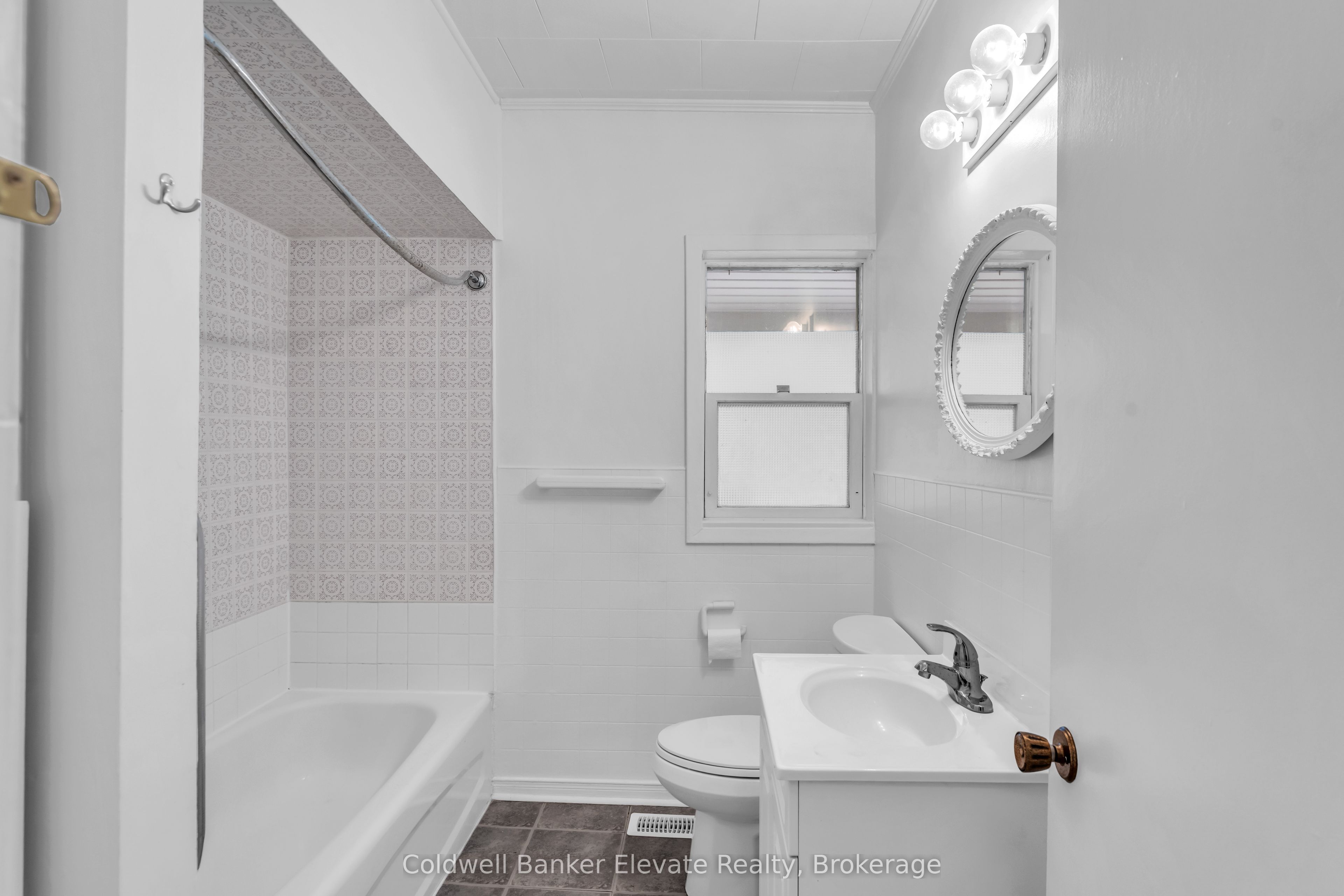 127 Main Street S Property Photo 13