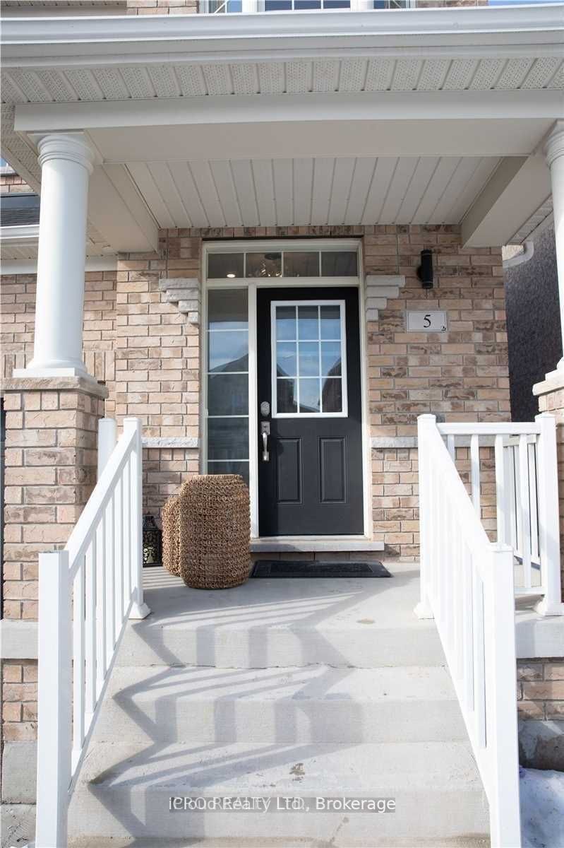 5 Chesterwood Crescent Upper Property Photo 2