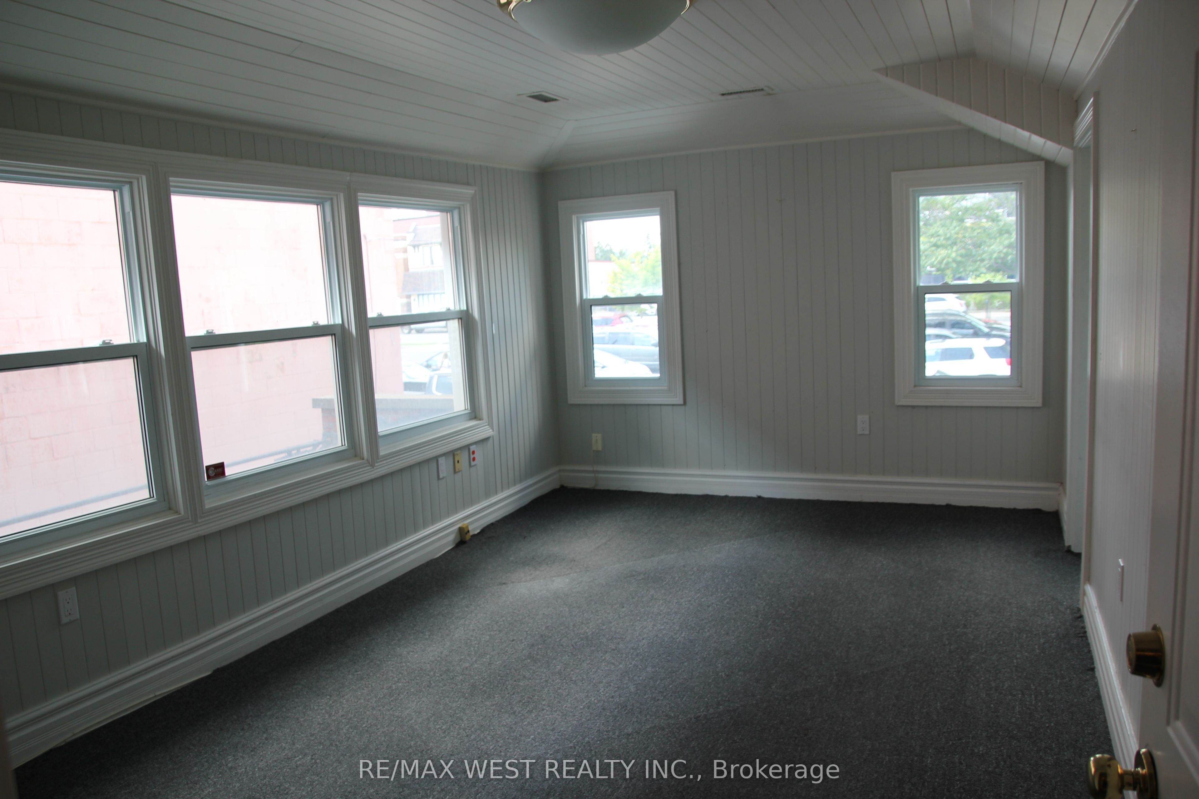 191 Lakeshore Road E 104 Property Photo 2