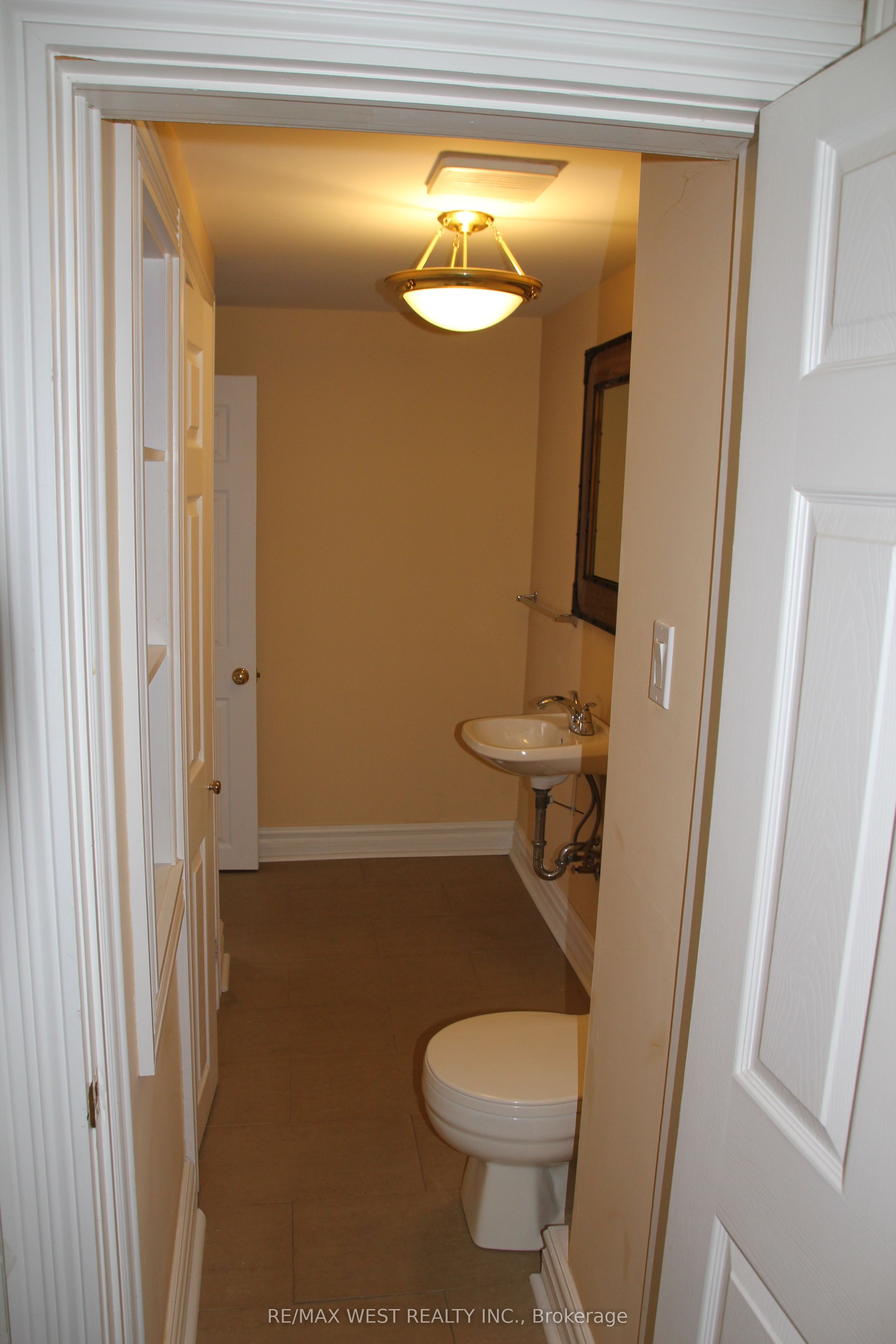 191 Lakeshore Road E 104 Property Photo 3