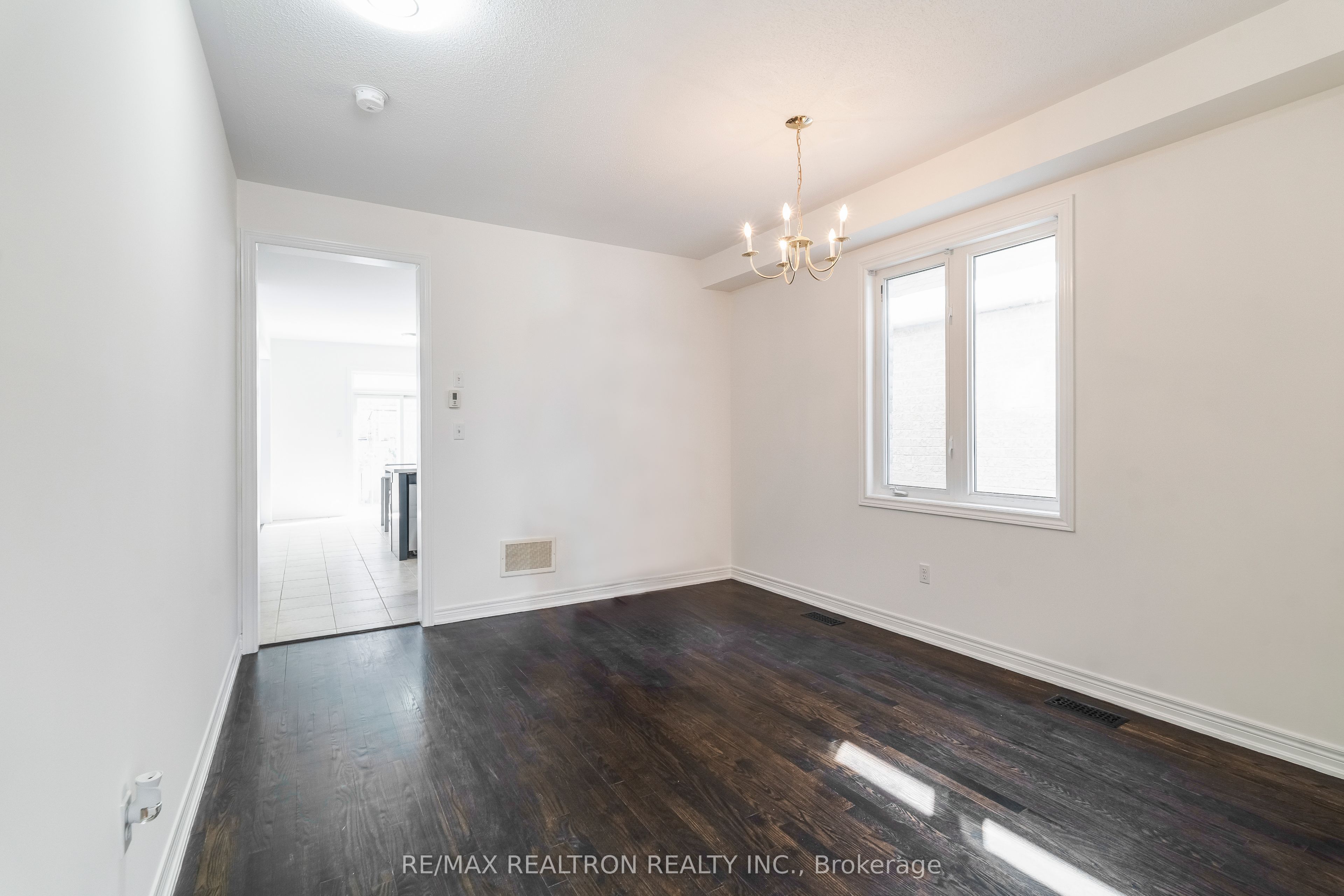 9 Constance Street Property Photo 4