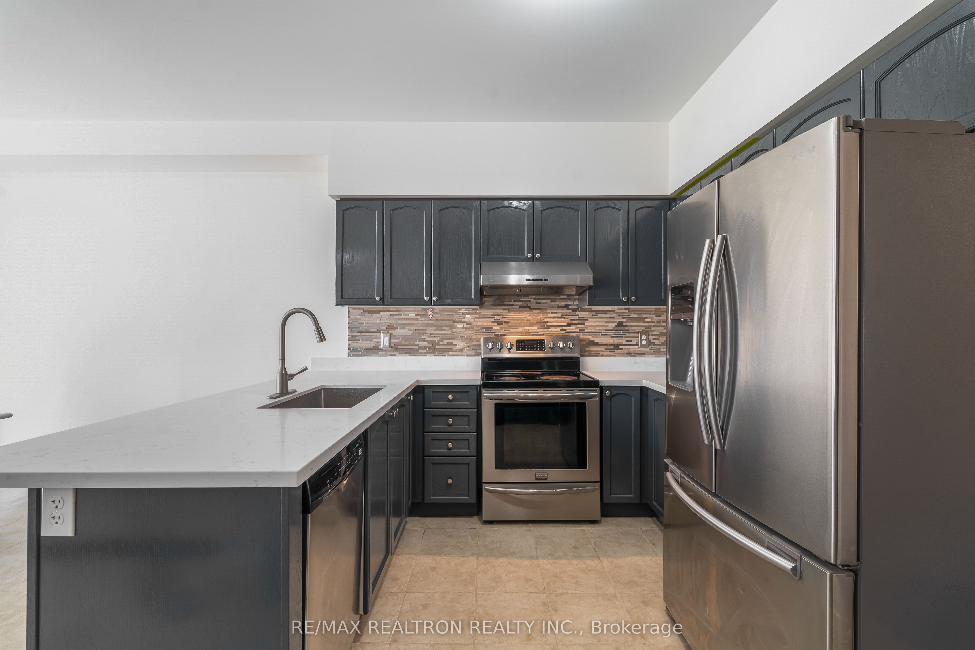 9 Constance Street Property Photo 6