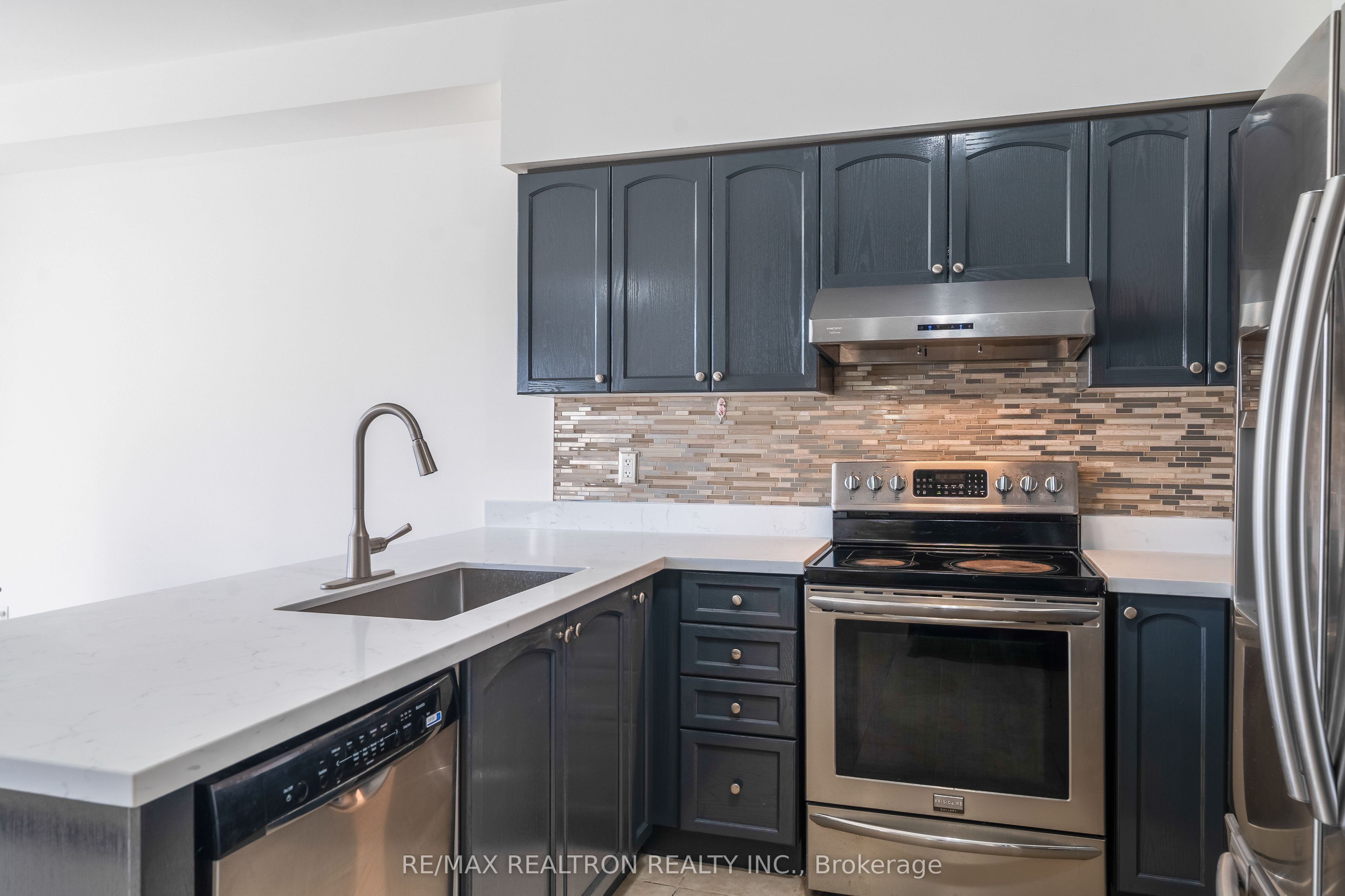 9 Constance Street Property Photo 8