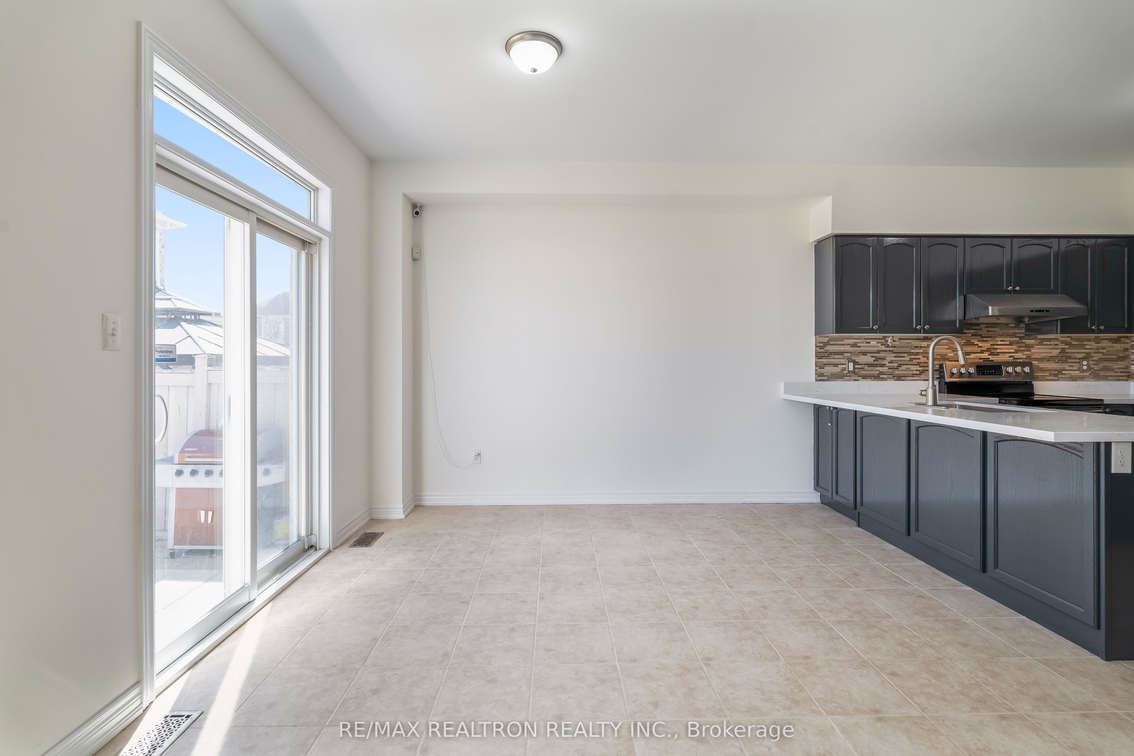 9 Constance Street Property Photo 11