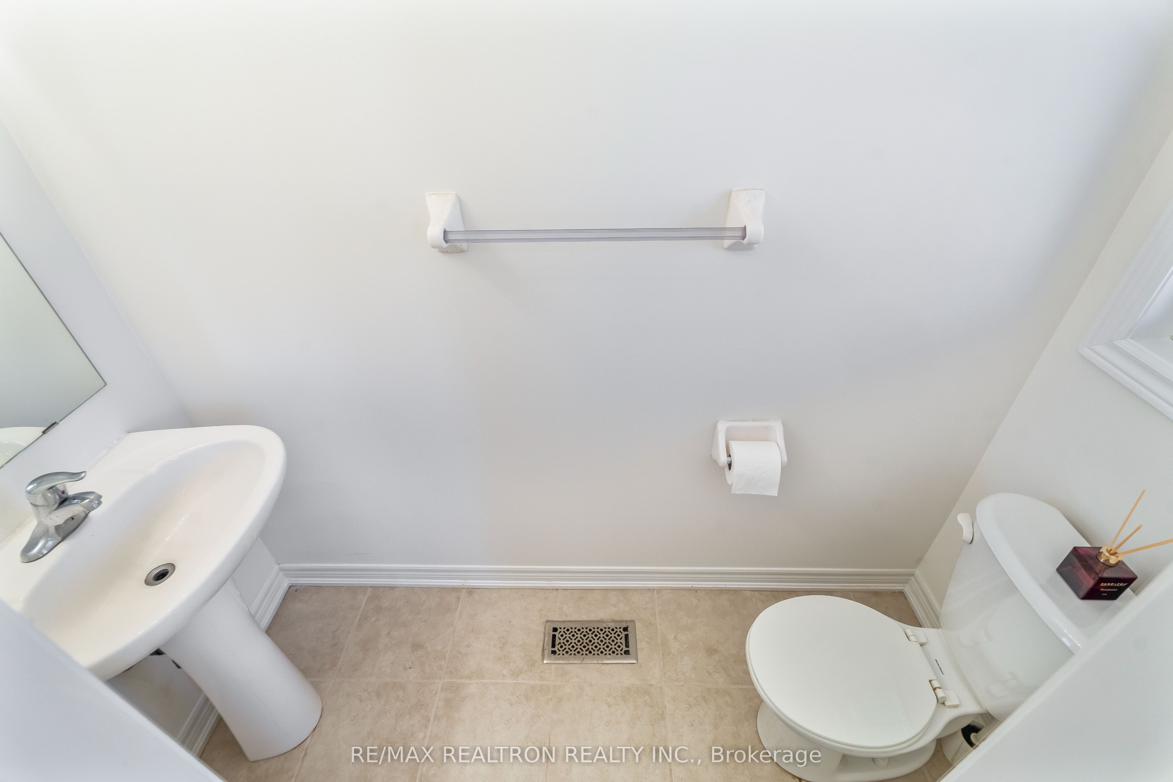 9 Constance Street Property Photo 17