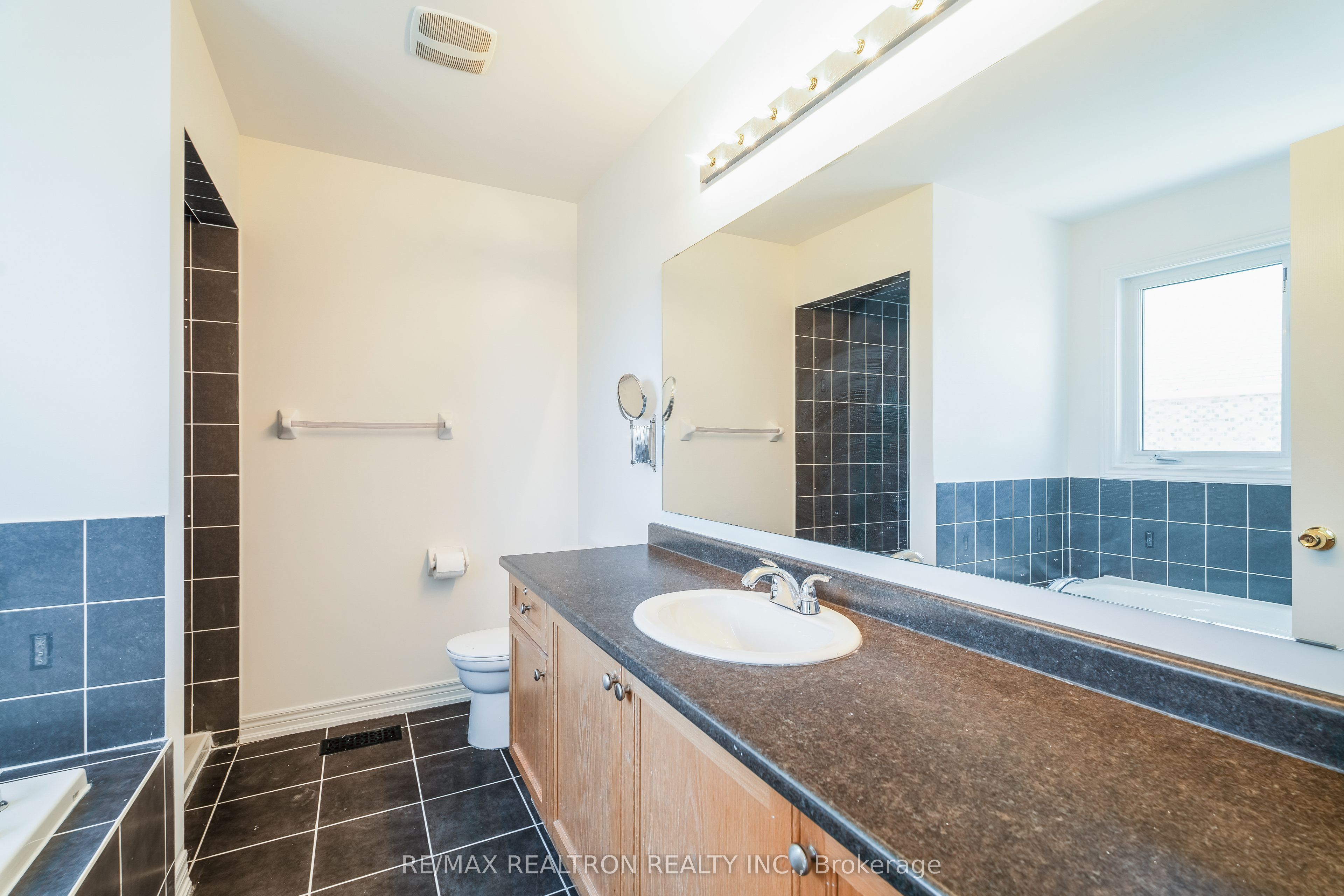 9 Constance Street Property Photo 25
