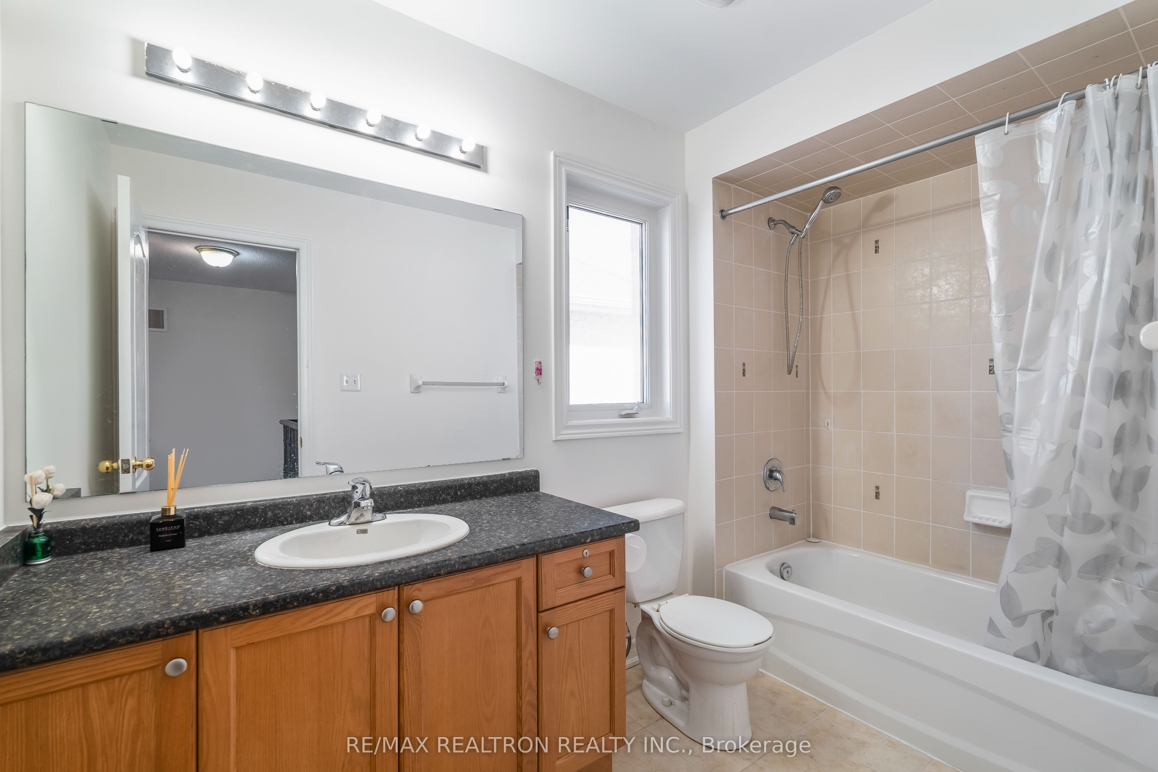 9 Constance Street Property Photo 32