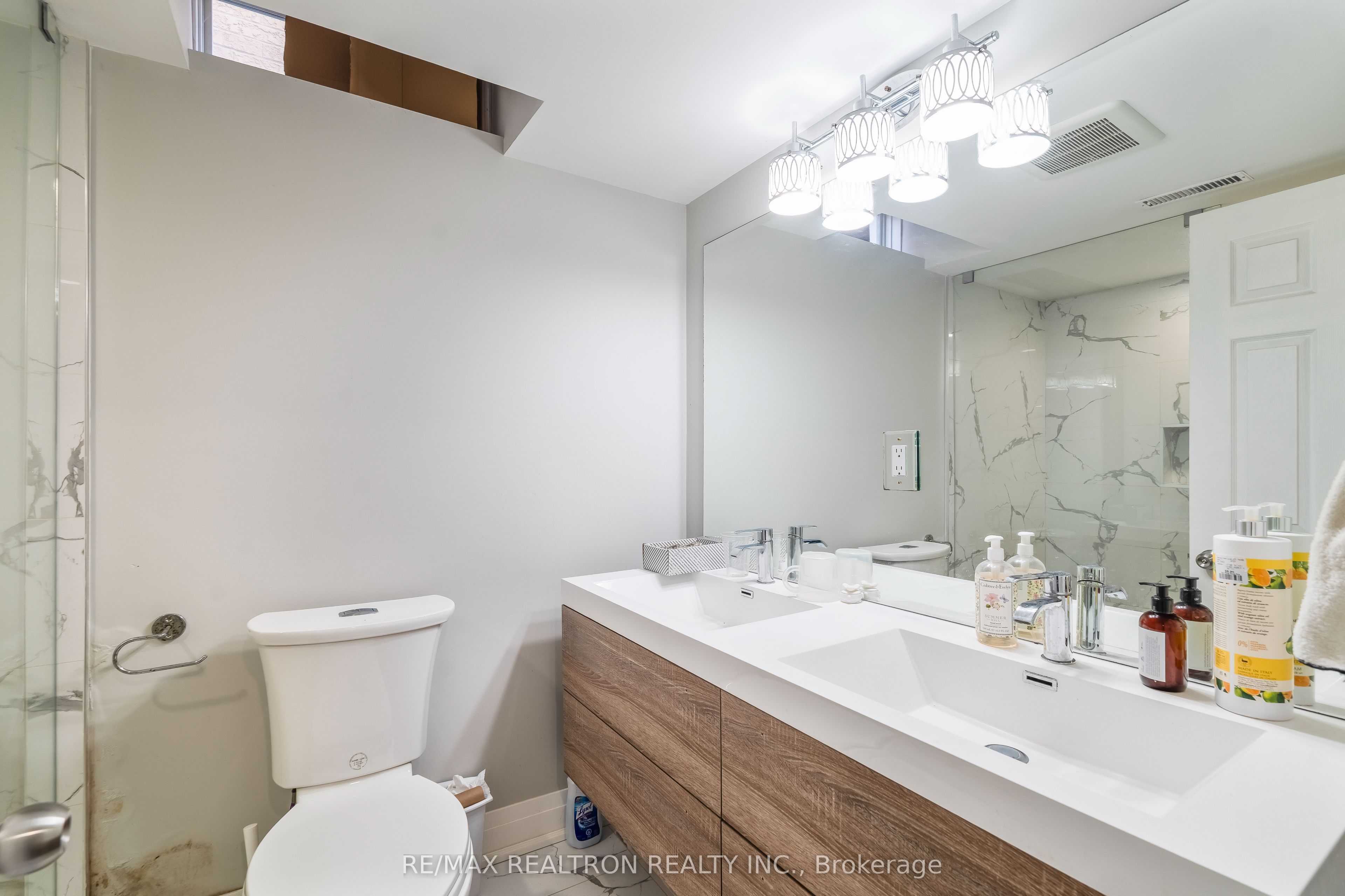 9 Constance Street Property Photo 37