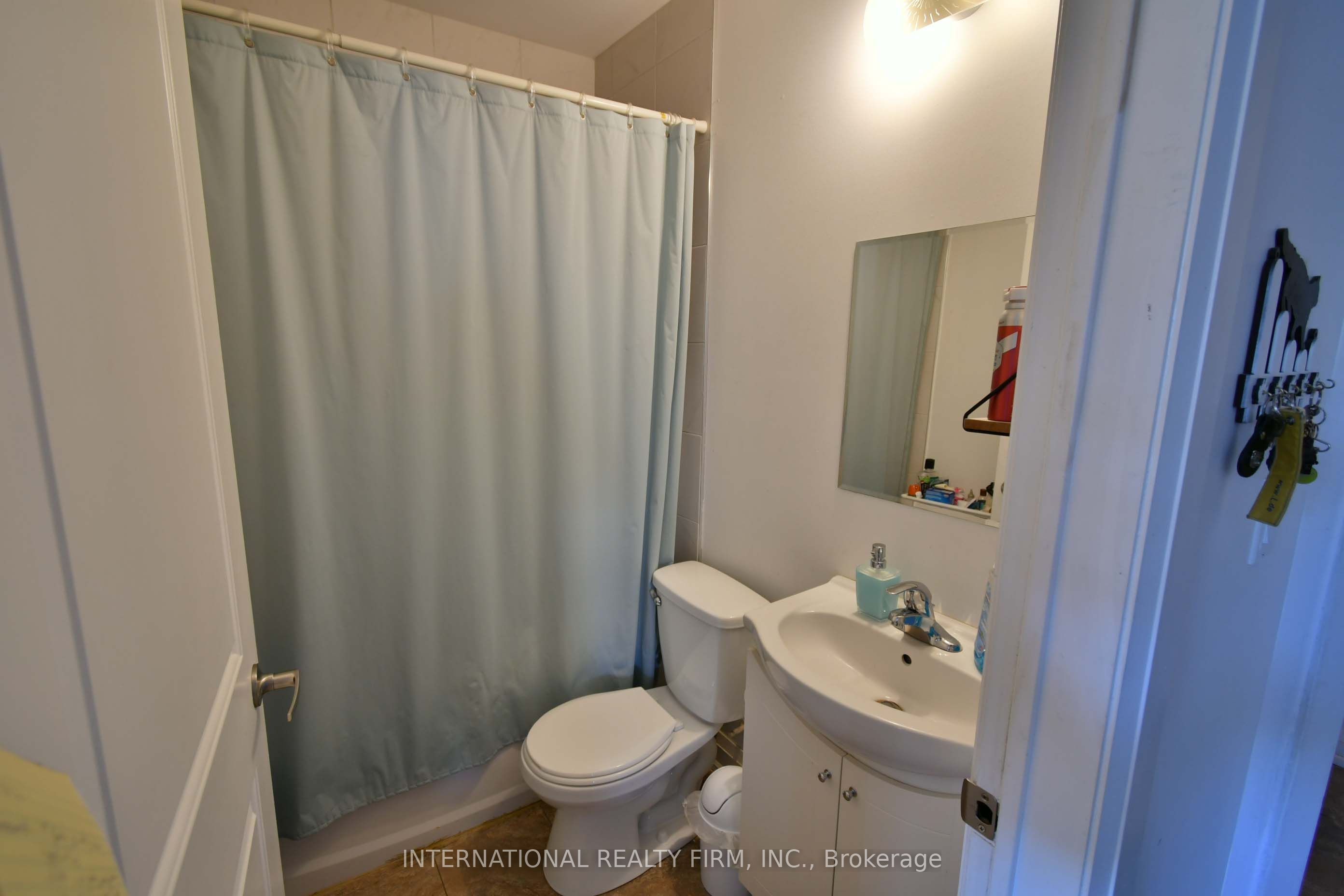 1262 Bloor Street W 2a Property Photo 6