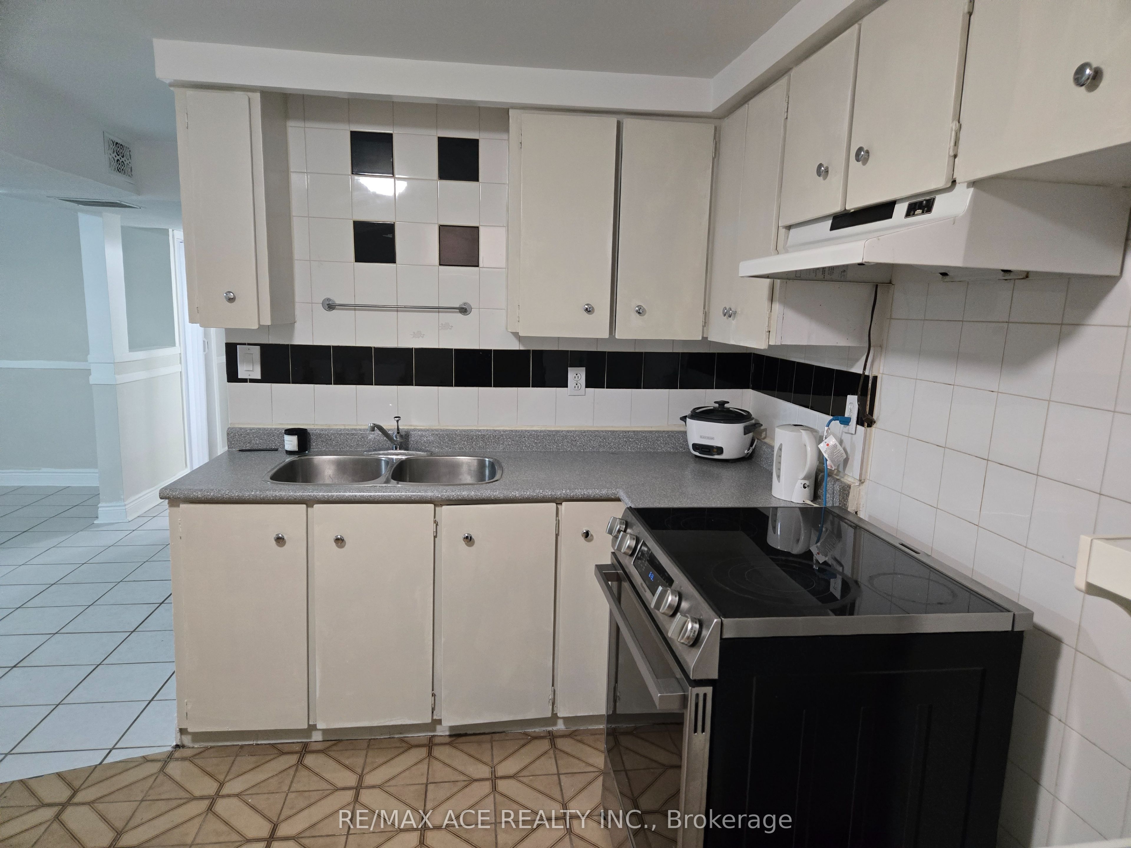 65 Dellbrook Crescent Bsmt Property Photo 5