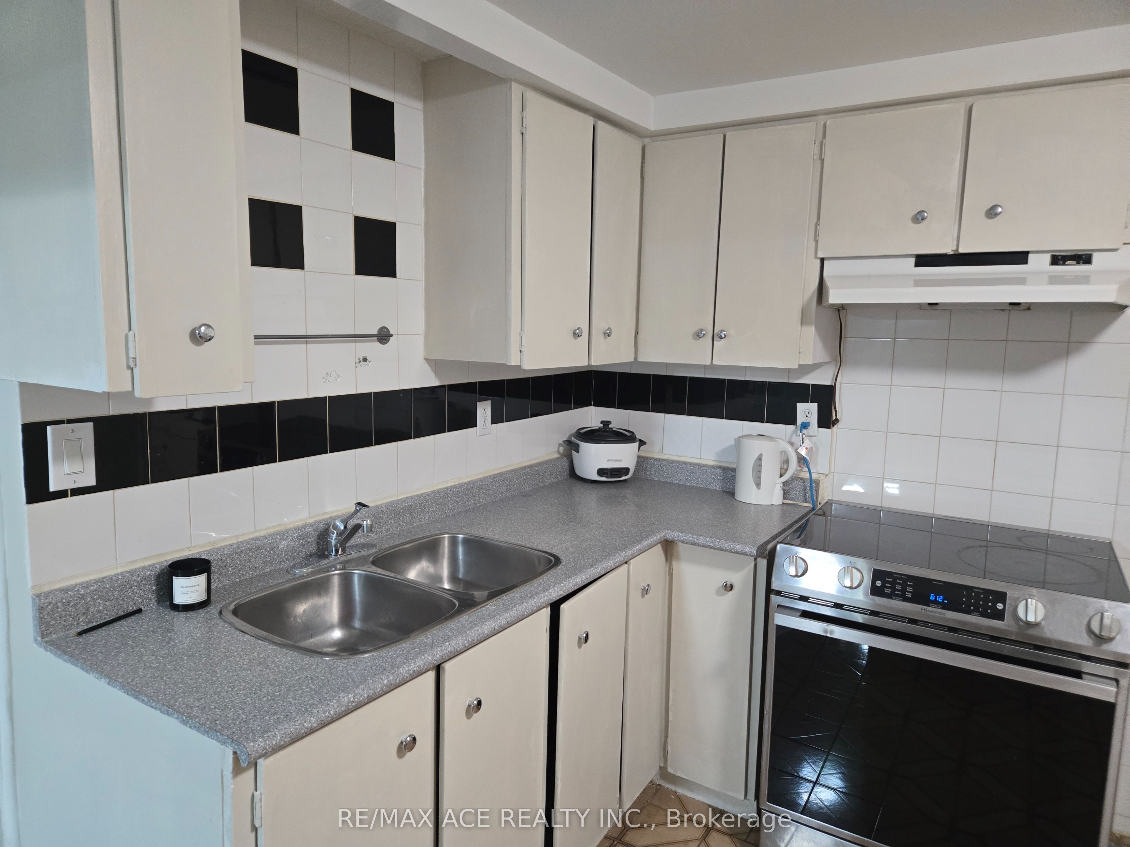 65 Dellbrook Crescent Bsmt Property Photo 9