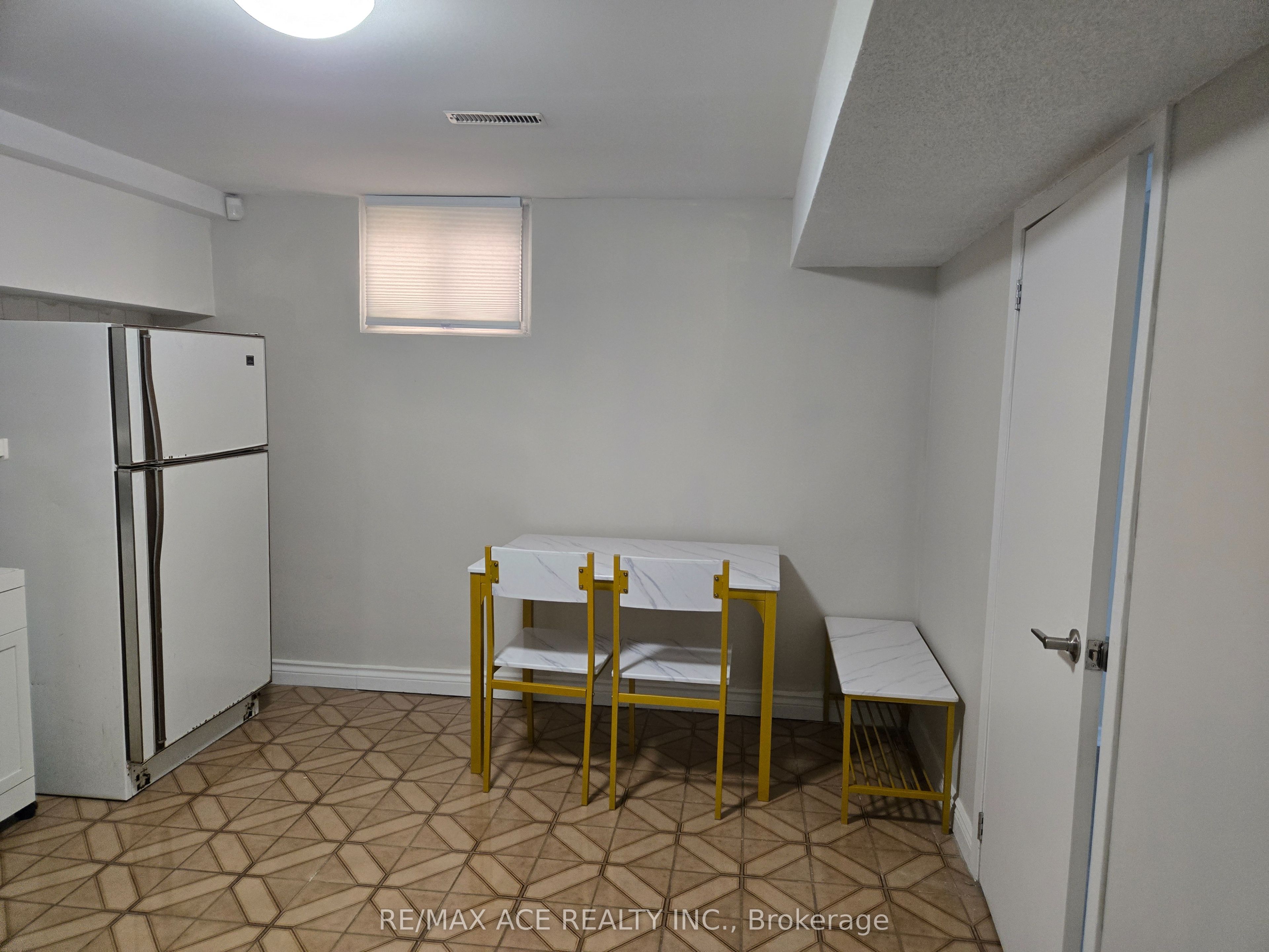 65 Dellbrook Crescent Bsmt Property Photo 10
