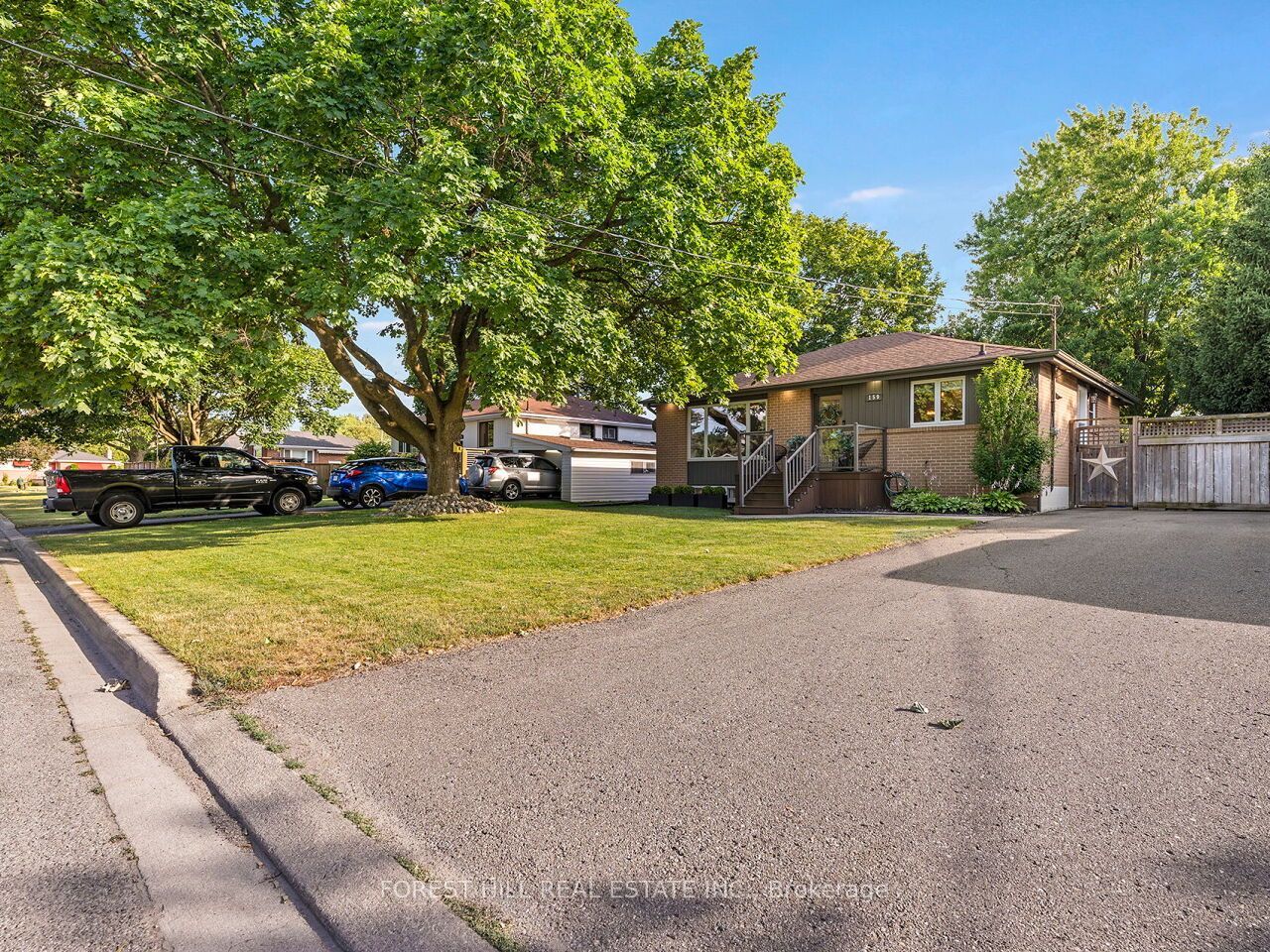 159 Robinwood Crescent Property Photo 2