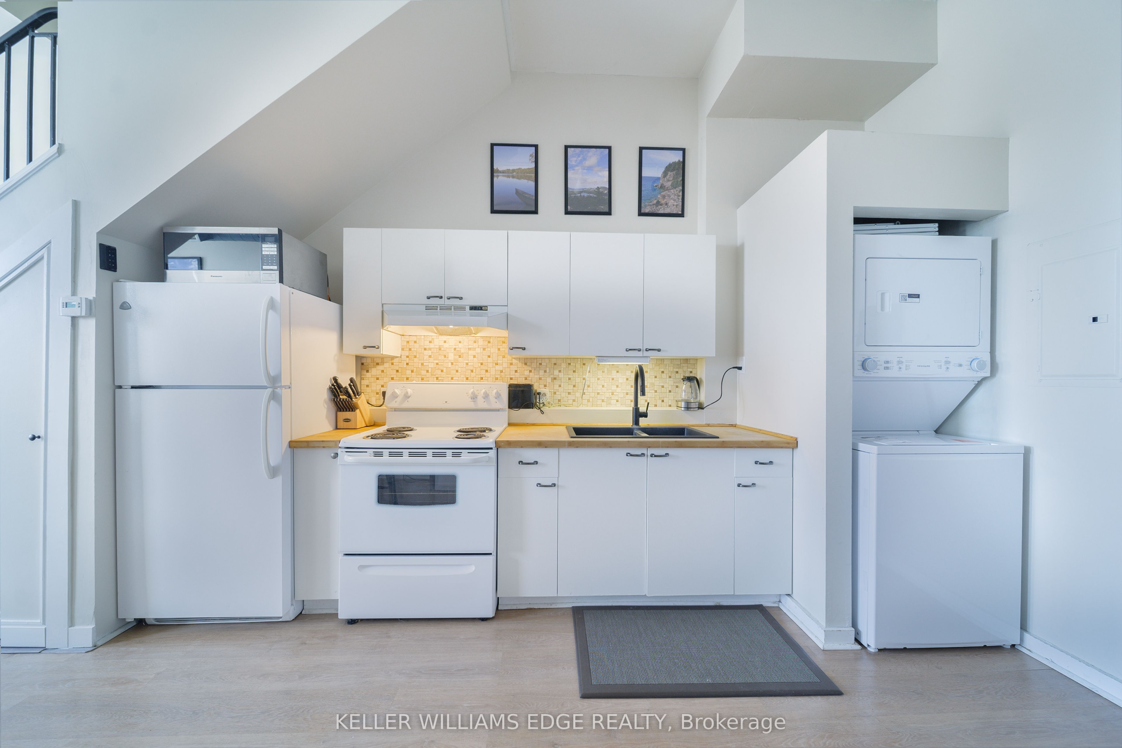 123 Broadway Avenue E Property Photo 4