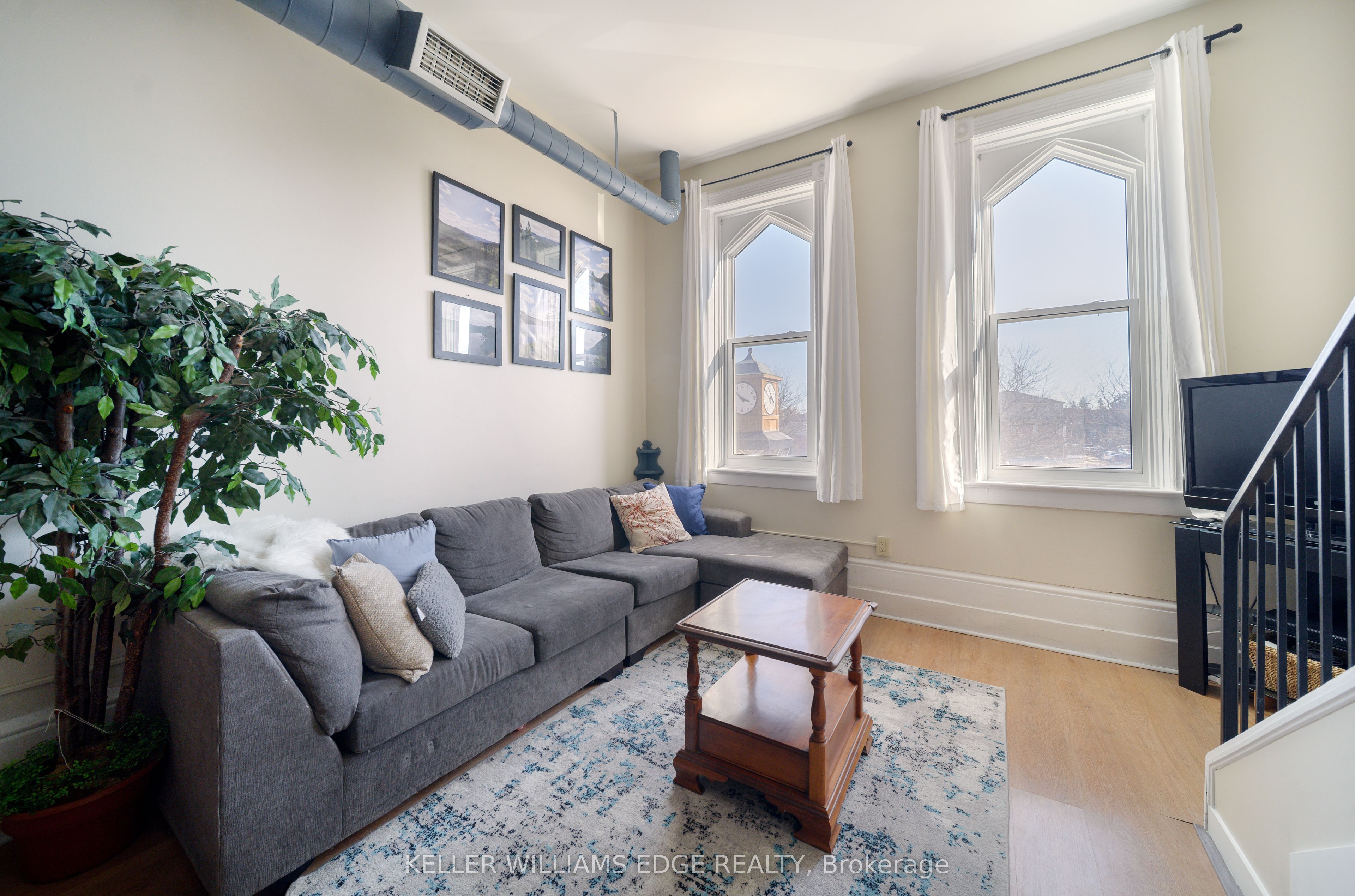 123 Broadway Avenue E Property Photo 8