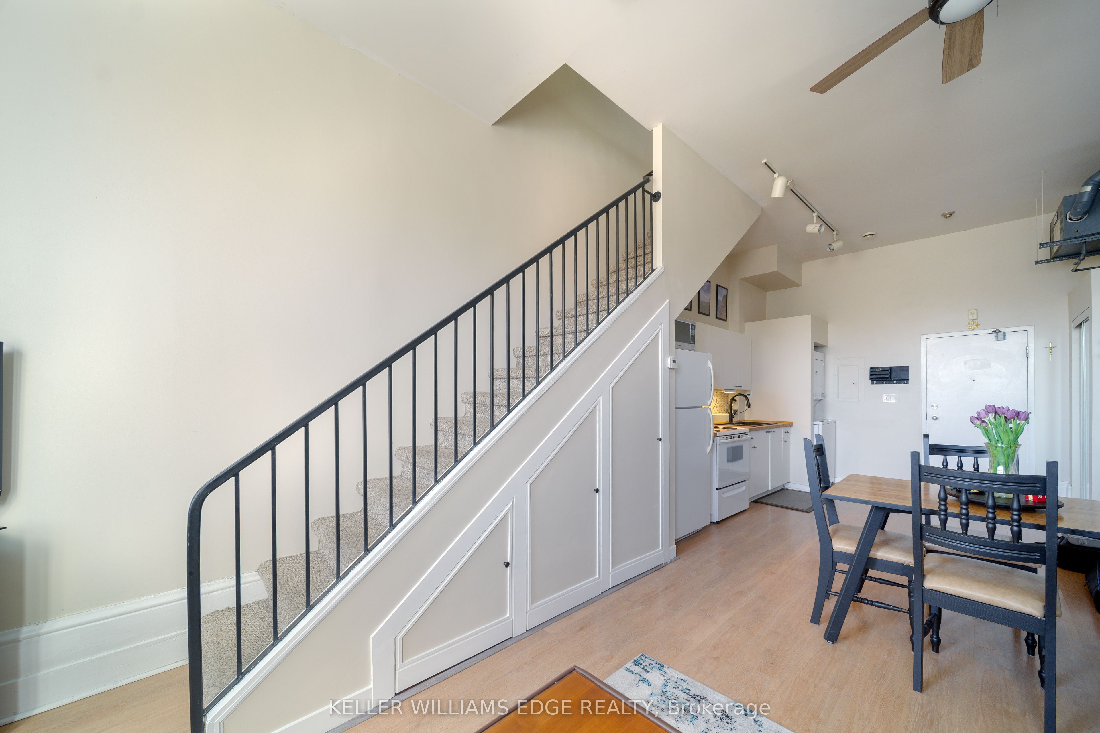 123 Broadway Avenue E Property Photo 9