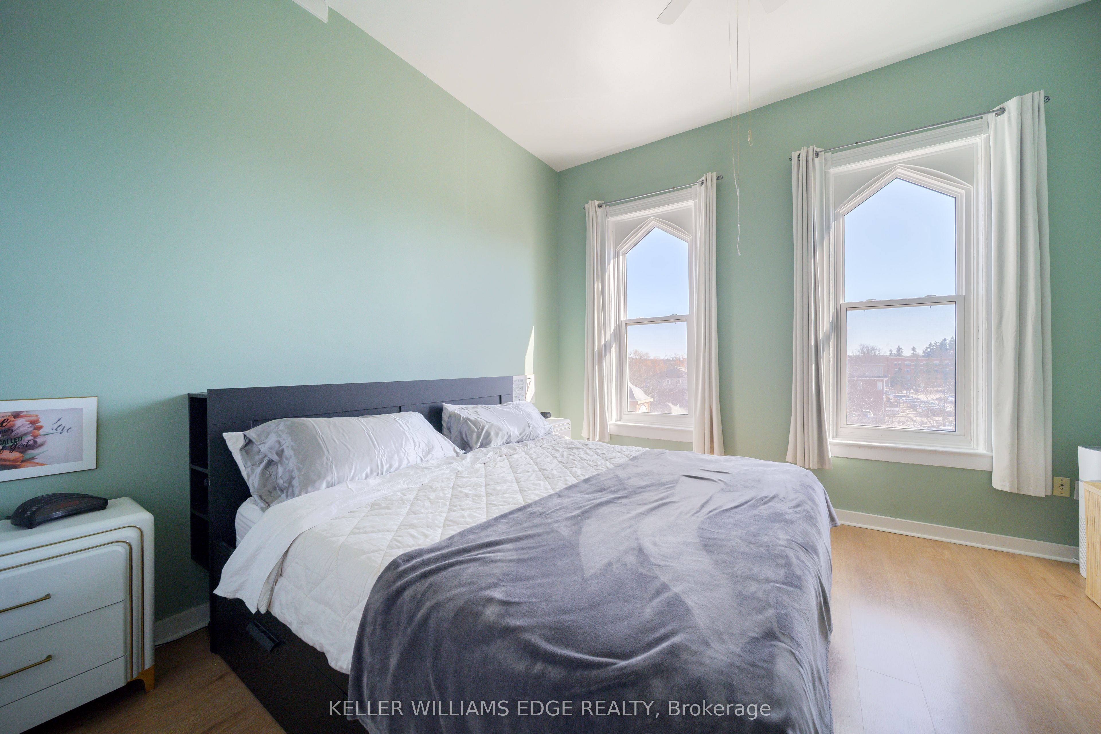 123 Broadway Avenue E Property Photo 12