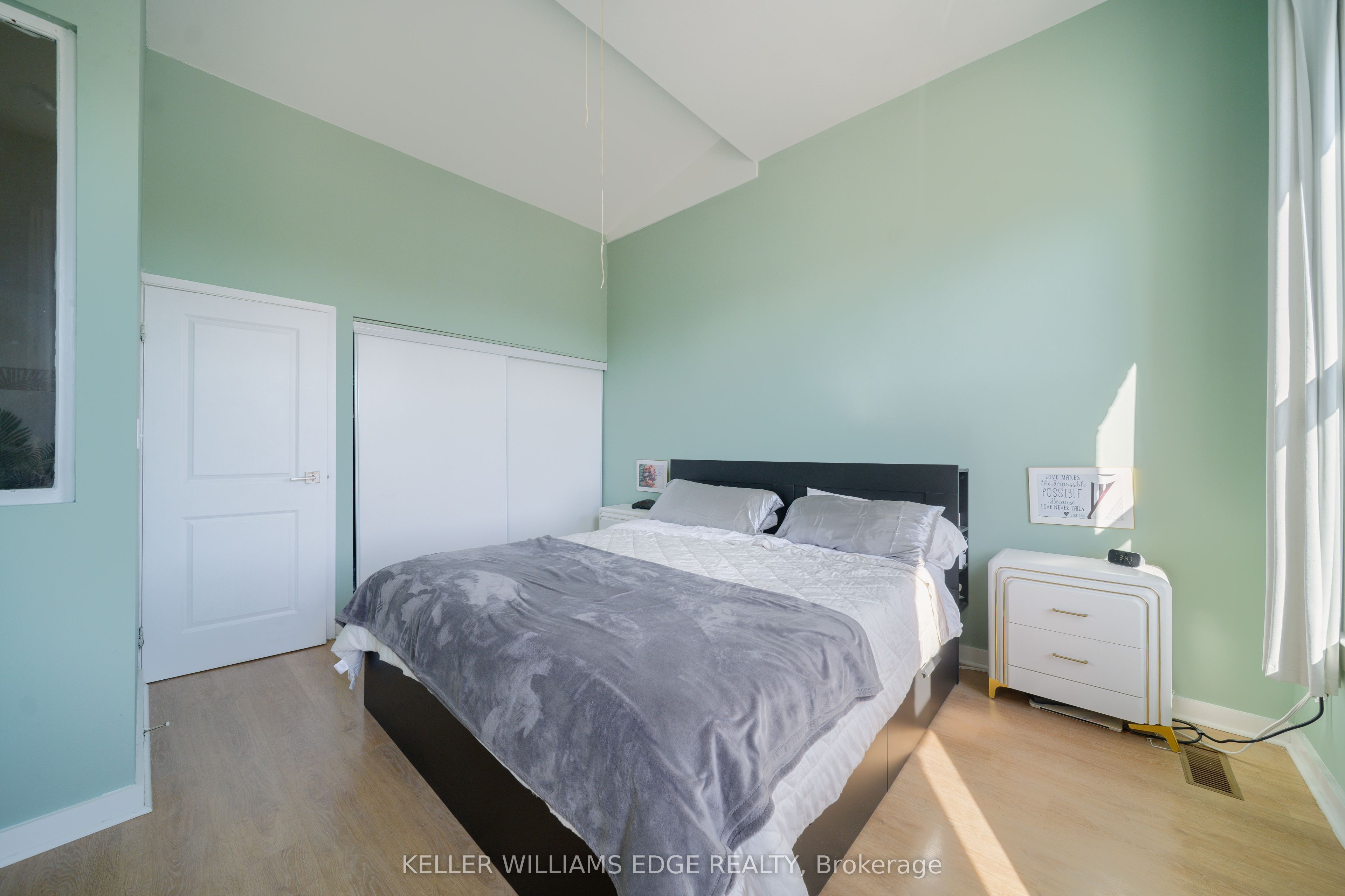123 Broadway Avenue E Property Photo 13