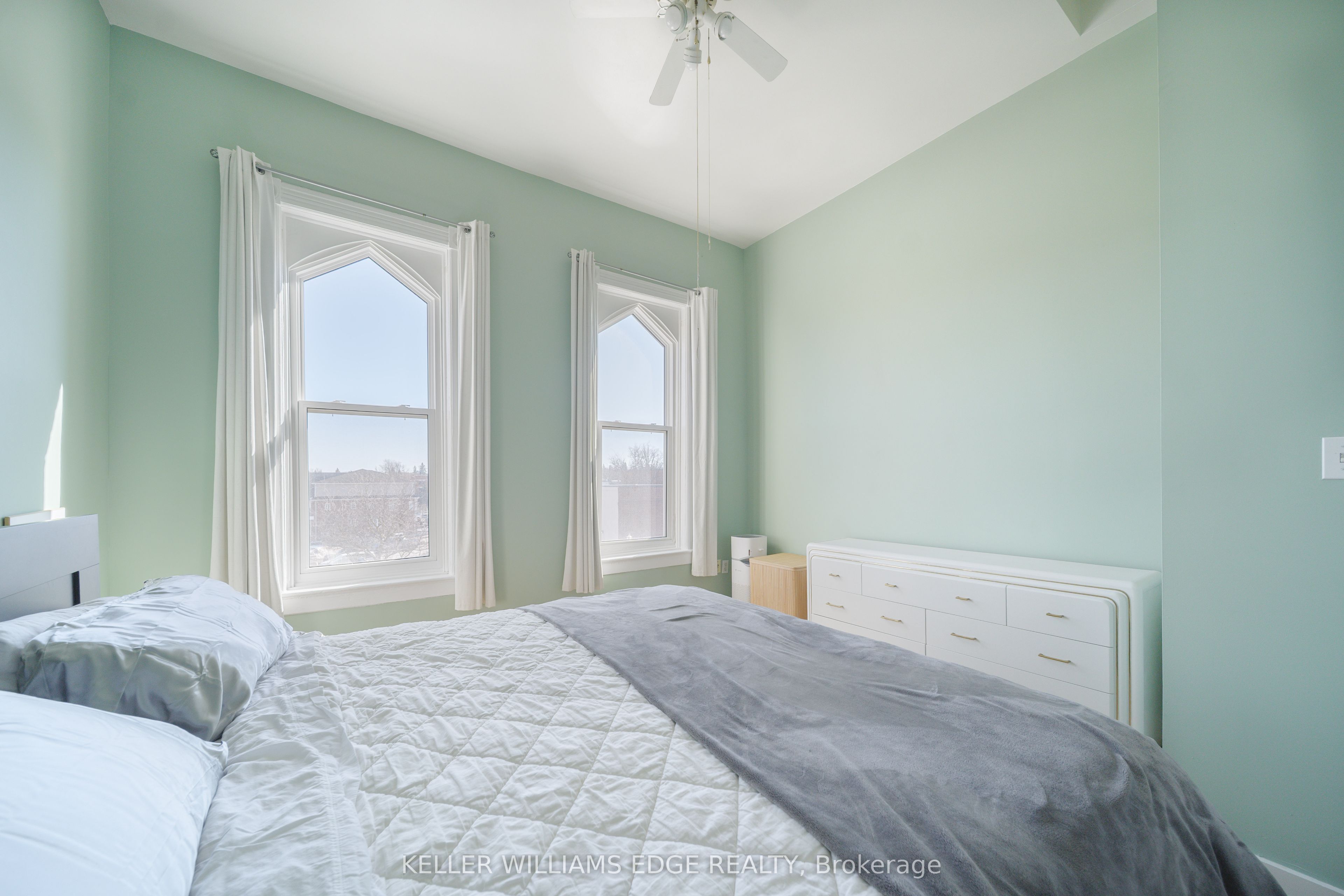 123 Broadway Avenue E Property Photo 14