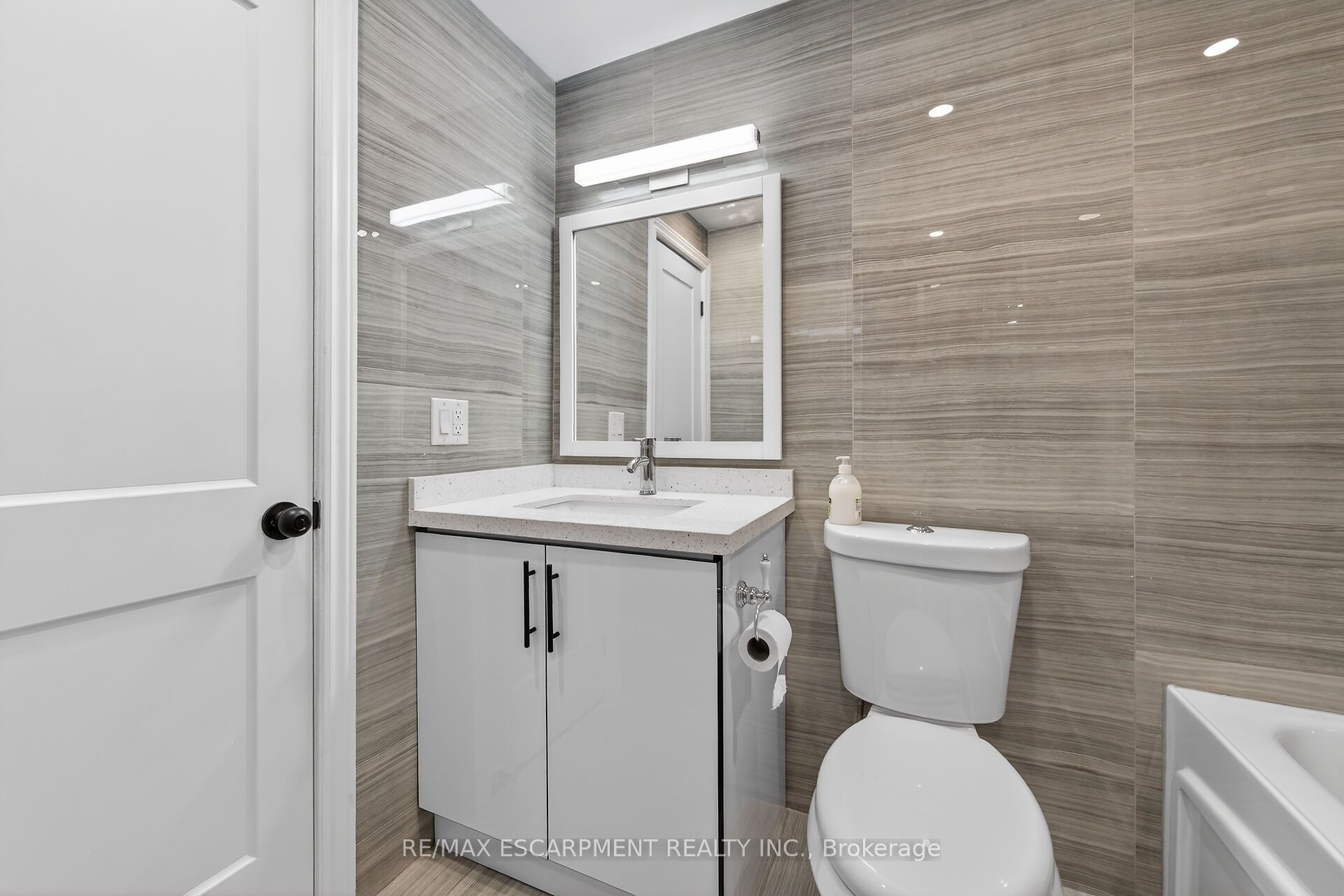 2050 Upper Middle Road 153 Property Photo 28