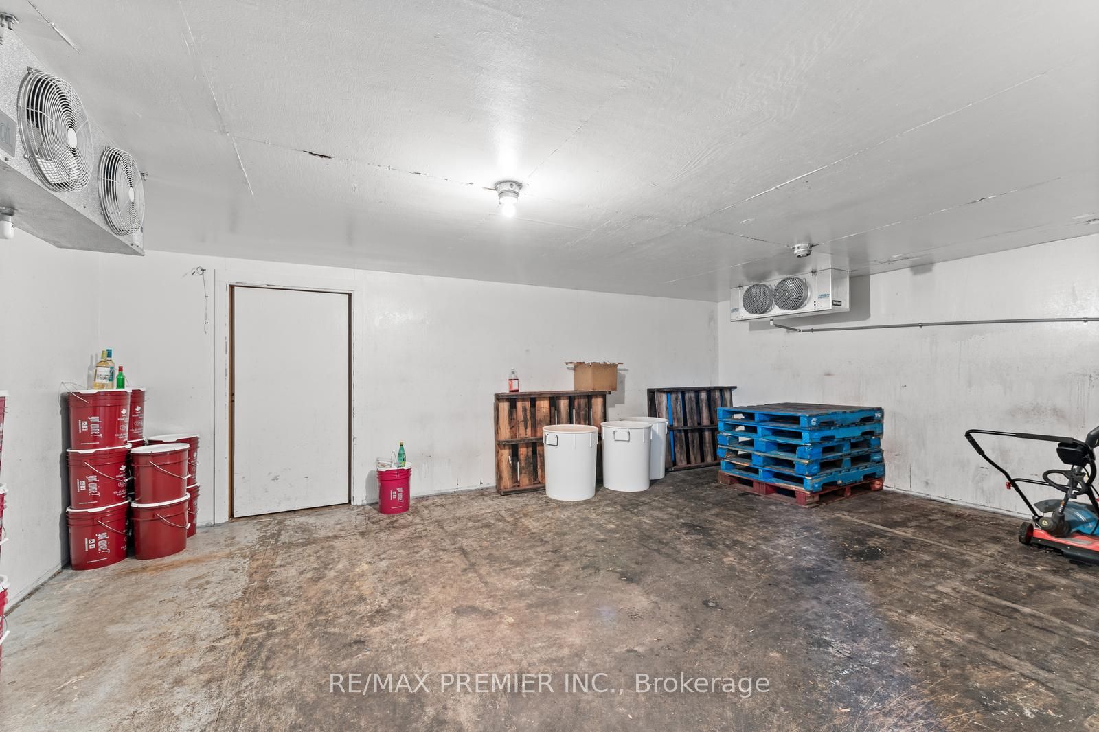 410 Speers Road Property Photo 17